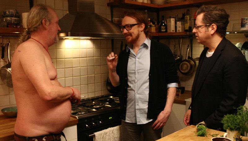 Tre popstjärnor i ett kök. Plura Jonsson, Lars Winnerbäck och Mauro Scocco i "Mauro och Pluras kök".