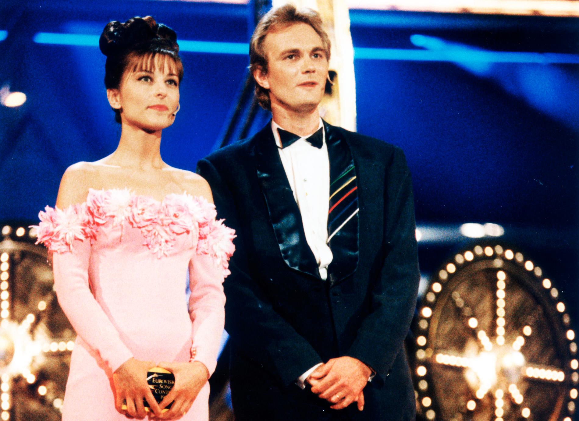Lydia Capolicchio och Harald Treutiger ledde Eurovision 1992.