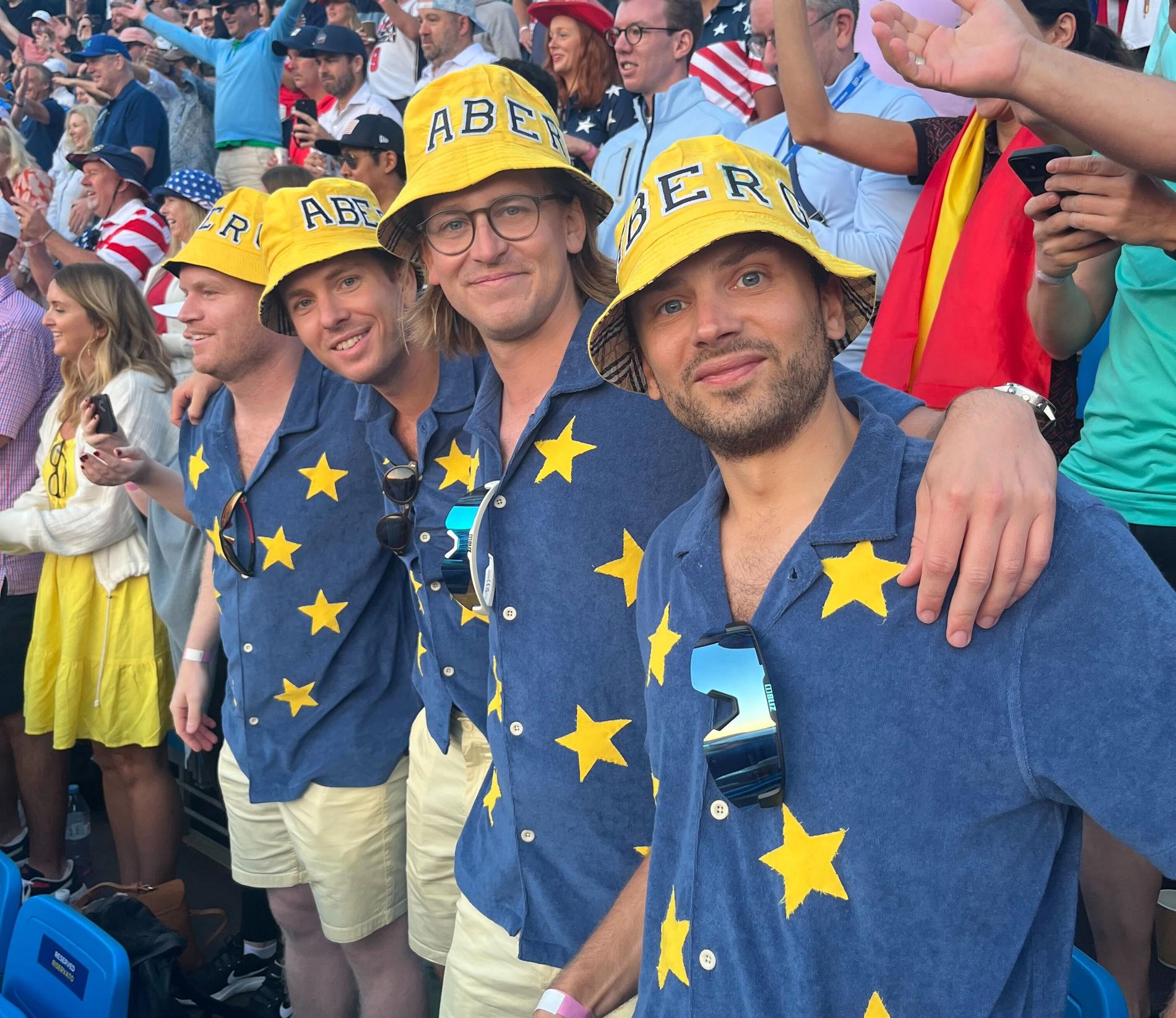 De svenska fansen som tog med sig Stenson-flaggan (Marcus Fleetwood längst till höger).