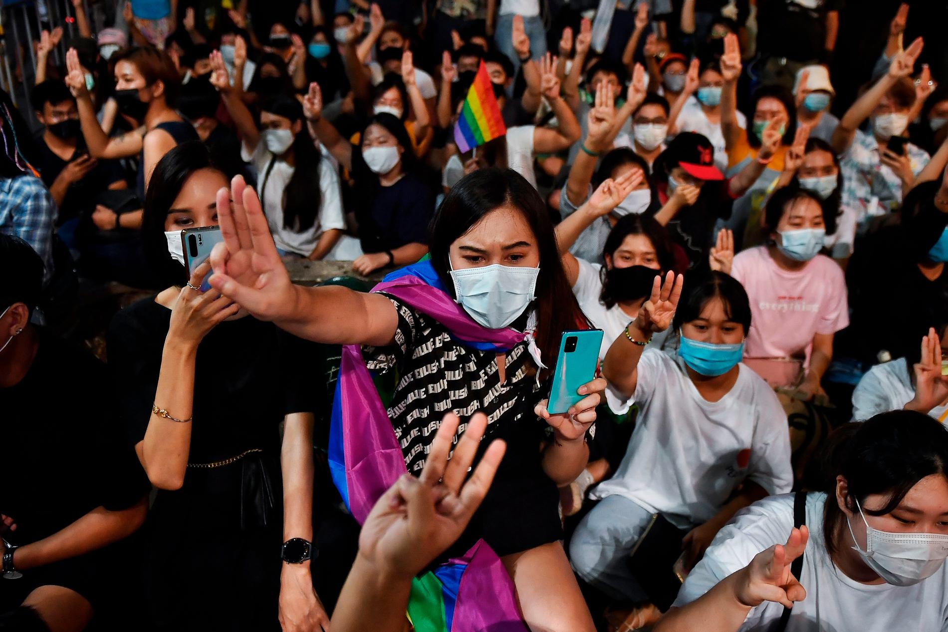 Populärkulturella symboler används vid regimkritiska demonstrationer i Thailand. Återkommande är hänvisningar, med tre fingrar i luften, till filmen Hunger games.