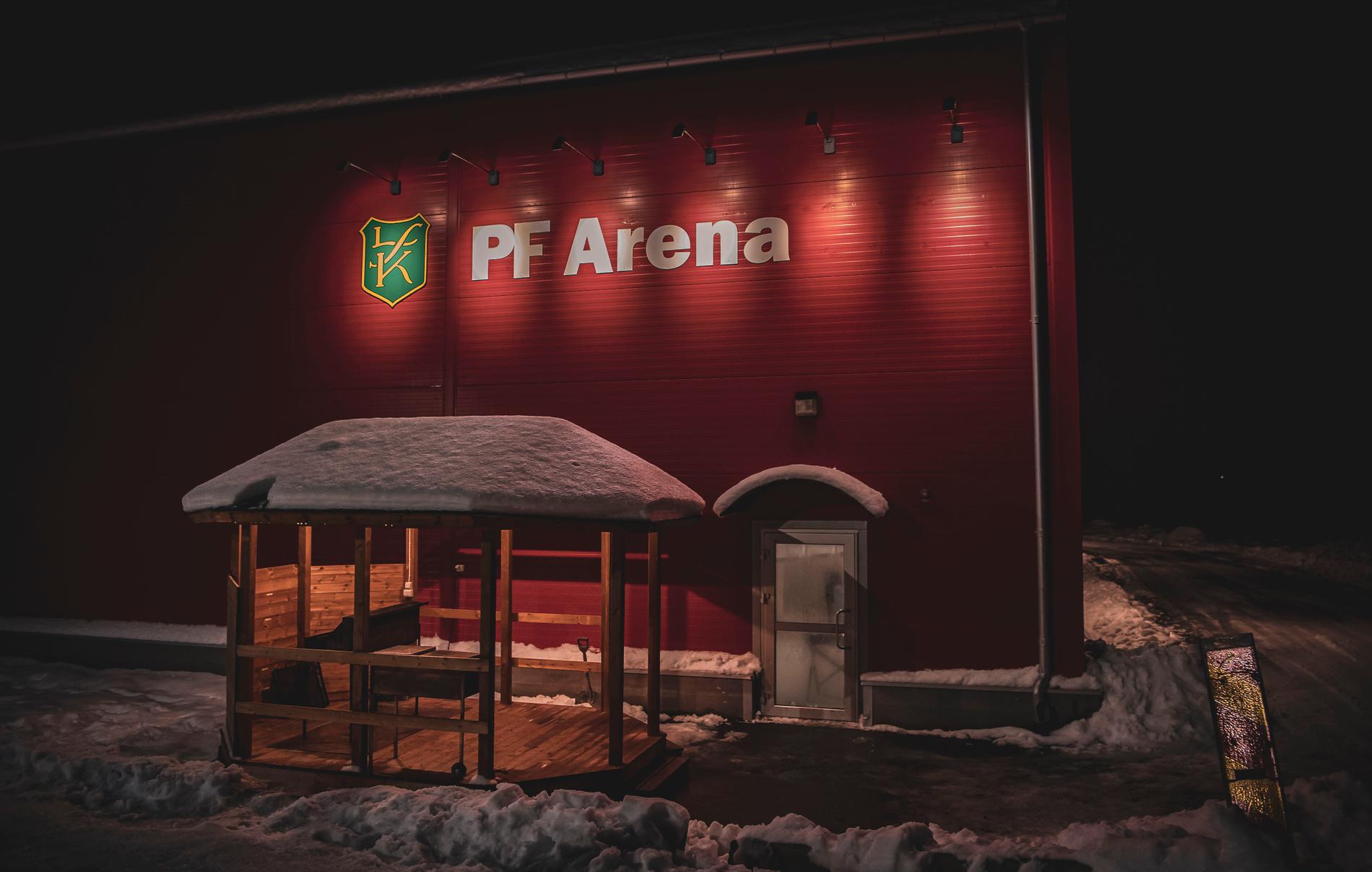 Ishallen står placerad i tätorten Enånger några mil utanför Hudiksvall. 