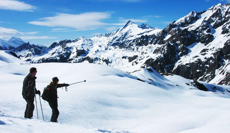 UCPA:s guider har till uppgift att hitta den bästa åkningen. De har koll på snötillgången, väderförhållandet och var man ska åka för att få bästa snön.