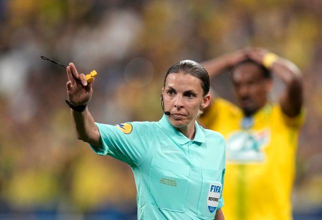 Stéphanie Frappart får förtroende som huvuddomare i fotbolls-VM i Qatar. Arkivbild.