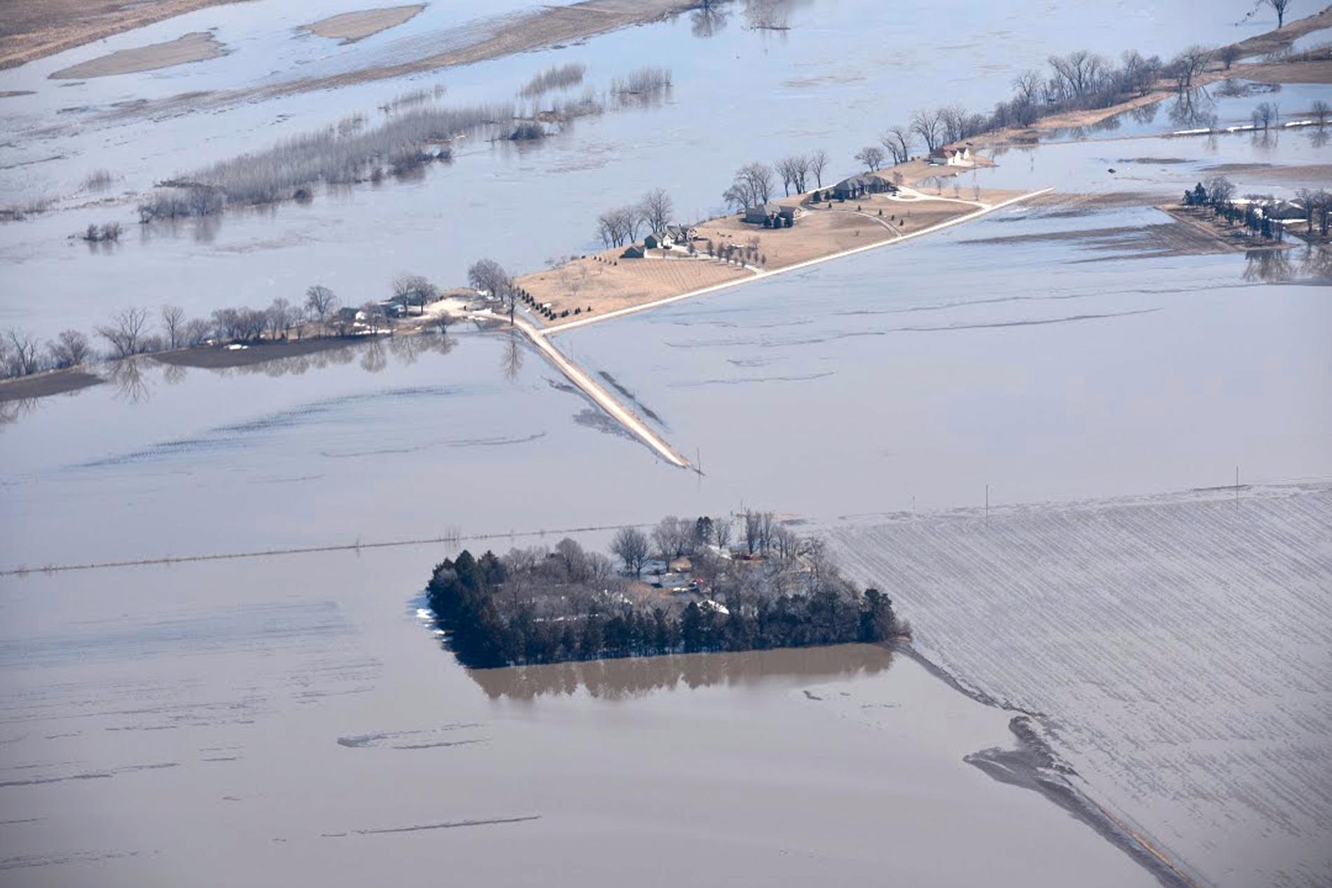 Översvämmade fält vid Missourifloden.