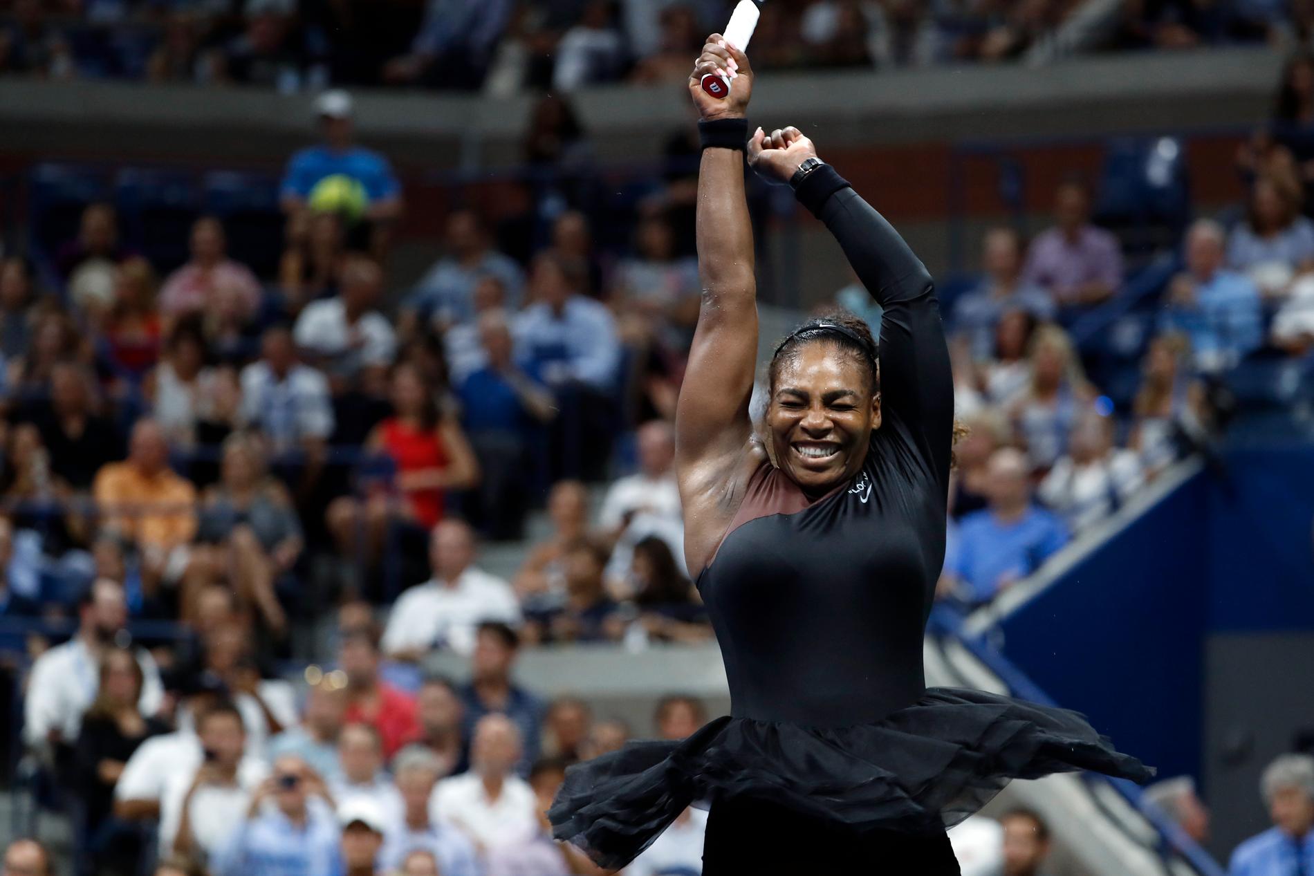 Serena Williams är vidare till semi i US Open.