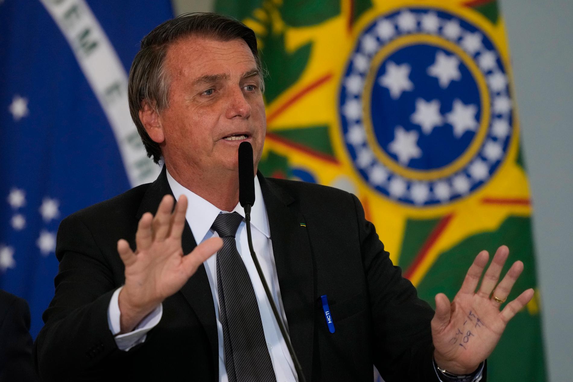 Bolsonaro hintar om att inte tänker lämna över makten vid en förlust.