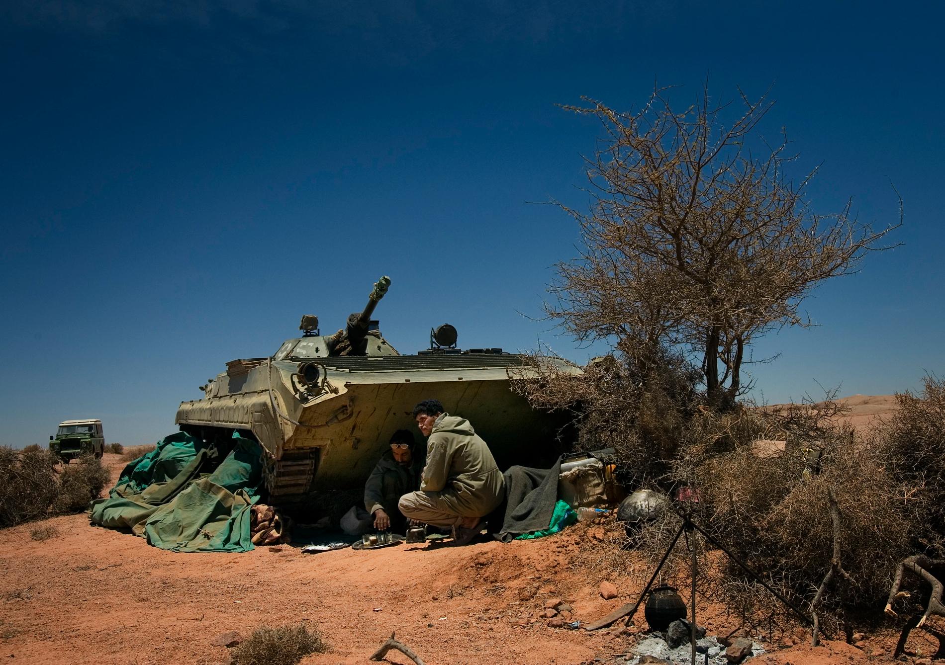 Polisariosoldater tar en tepaus i Tifariti, nordöstra Västsahara. Arkivbild.