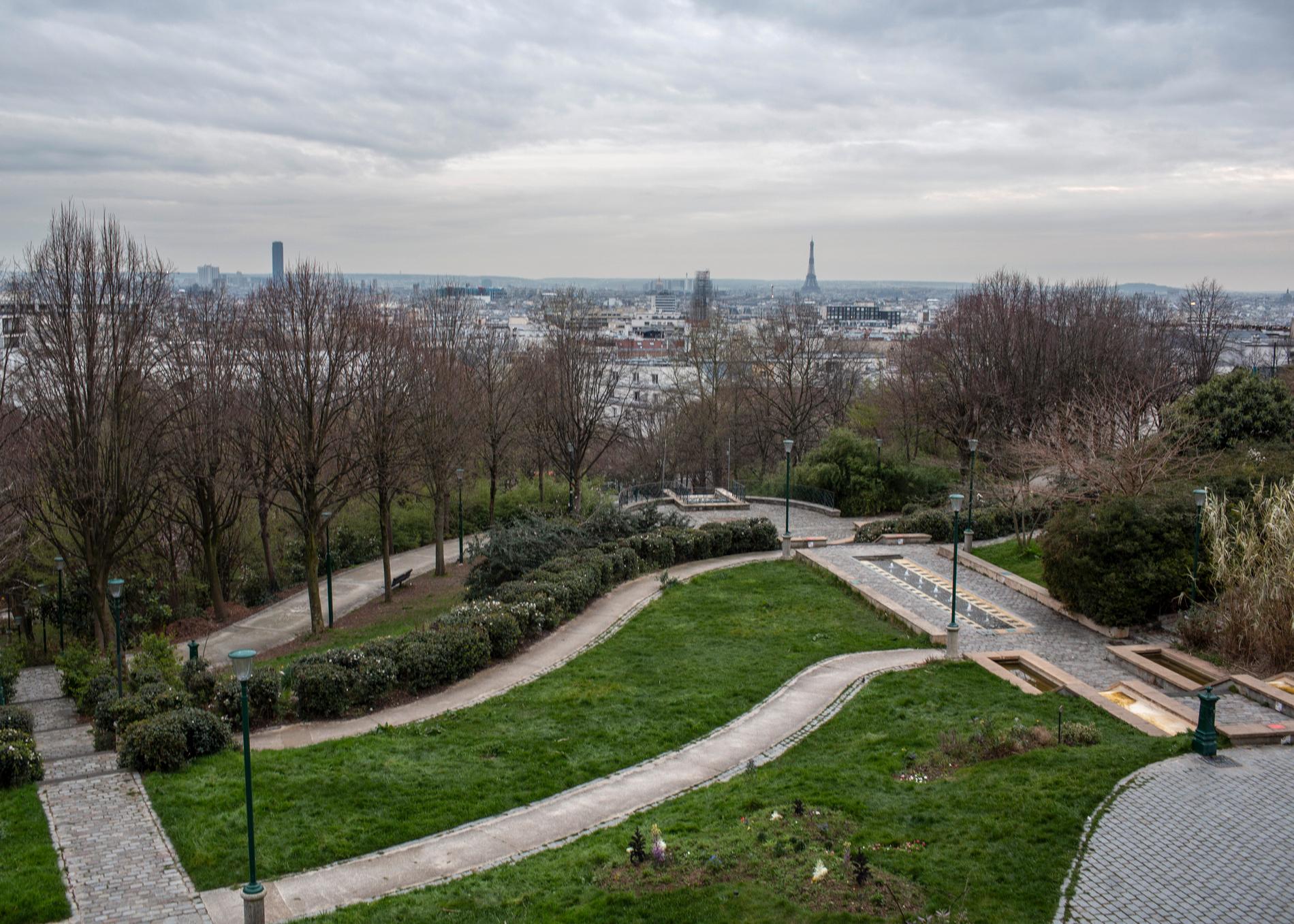Paris stängda parker ska nu övervakas av helikopter för att upptäcka eventuella folksamlingar som trotsat virusrestriktionerna.