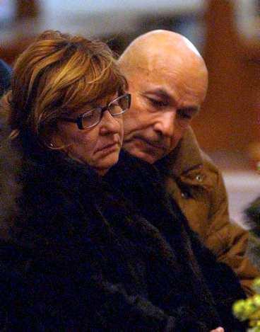Föräldrarna Tonina och Paolo under begravningen.