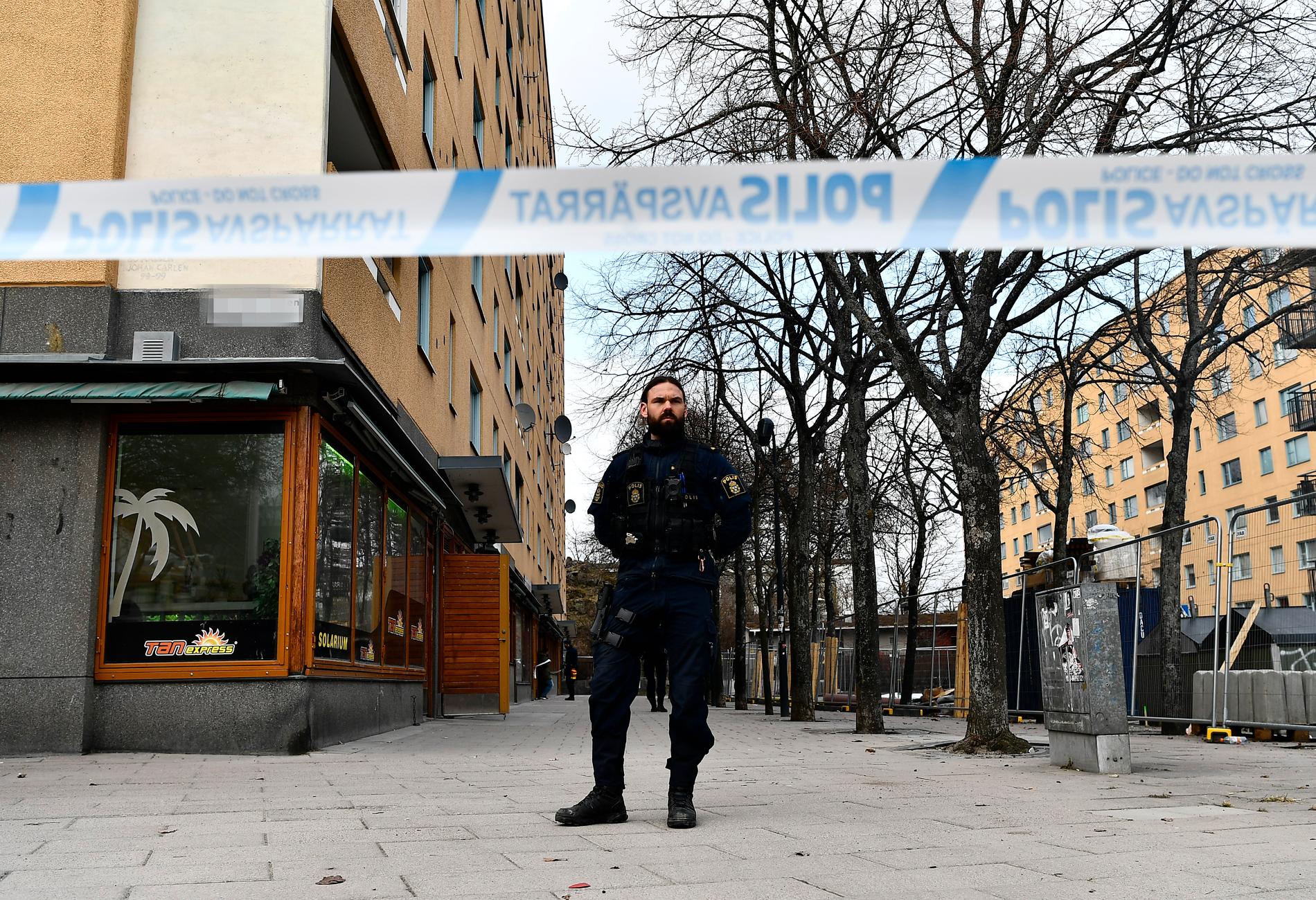 I april 2019 hittades två döda män i en källare i Sätra i sydvästra Stockholm.