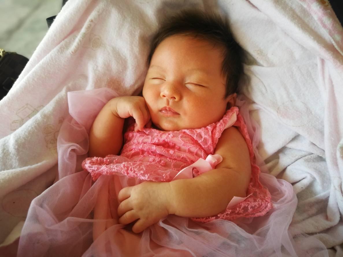 ”Detta är min dotter Selina, hon föddes i Thailand i oktober 2018 med relativt mycket hår. Selina är i dag åtta månader och har en ganska bra kalufs”, säger pappan Rickard Palmqvist från Södertälje.