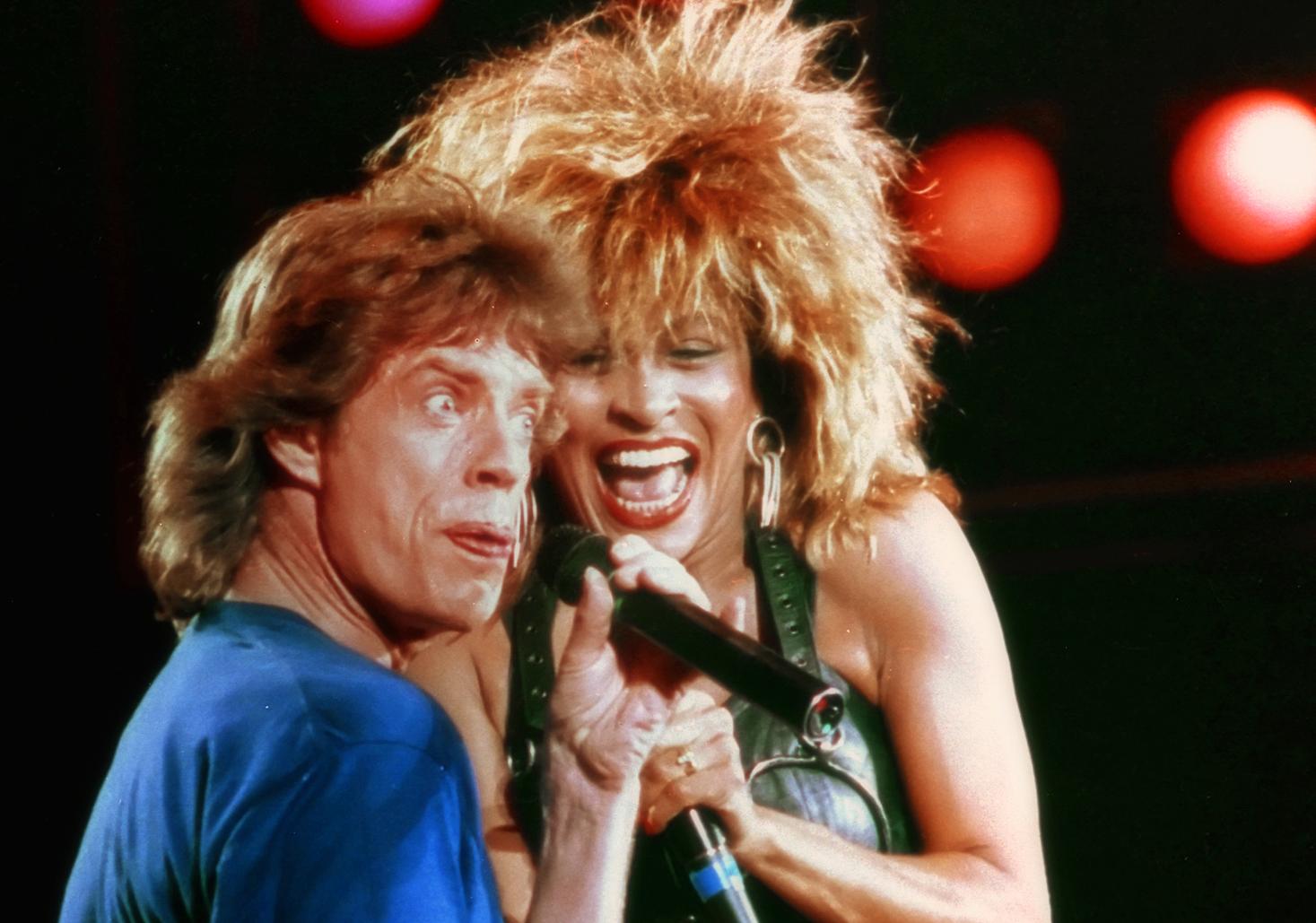 Tina Turner och Mick Jagger under en show i Philadelphia den 13 juli 1985.