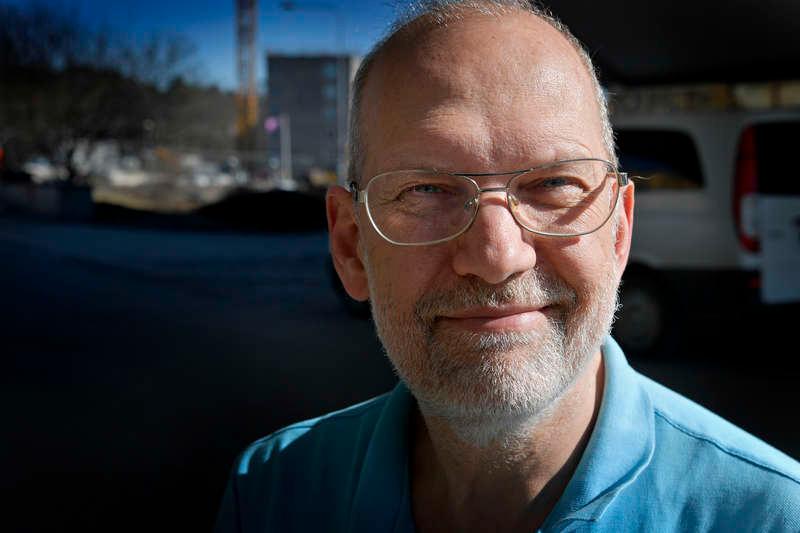 När Lars Nordin, 56, skulle sälja sin gamla Volvo genomförde köparen och hans son ägarbytet i Transportstyrelsens app – utan att först betala. 
