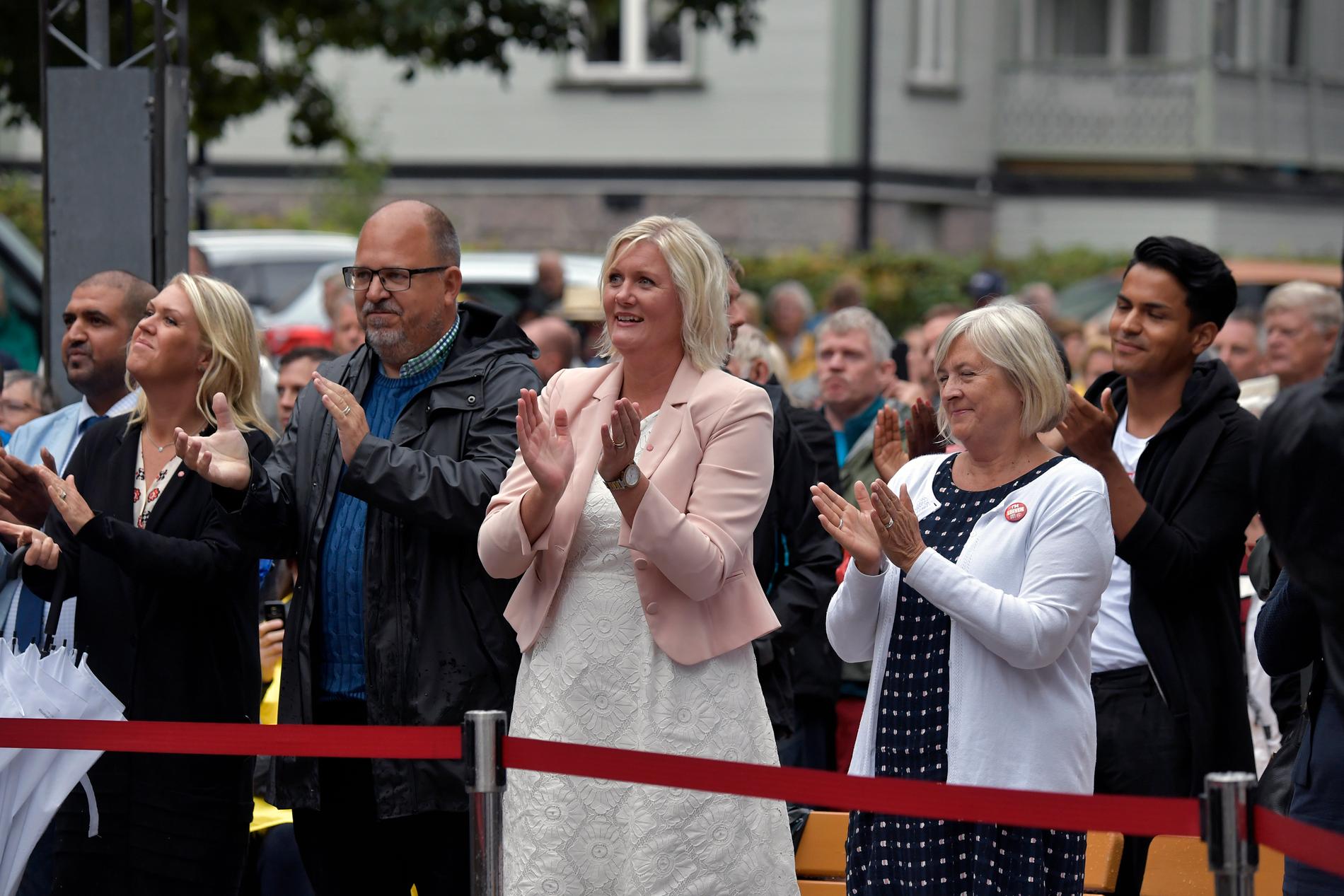 Publiken under Stefan Löfvens sommartal i Norrtälje.
