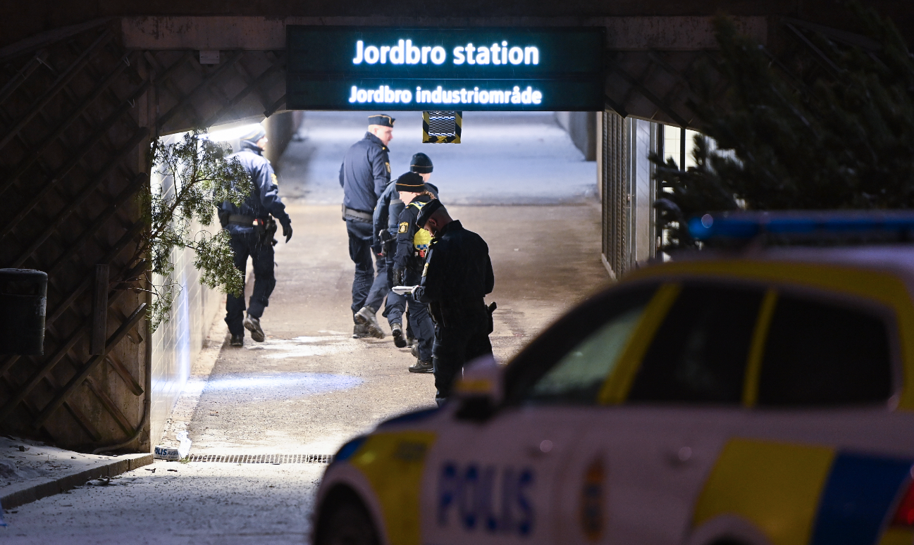 En person sköts till döds i Jordbro den 4 januari.