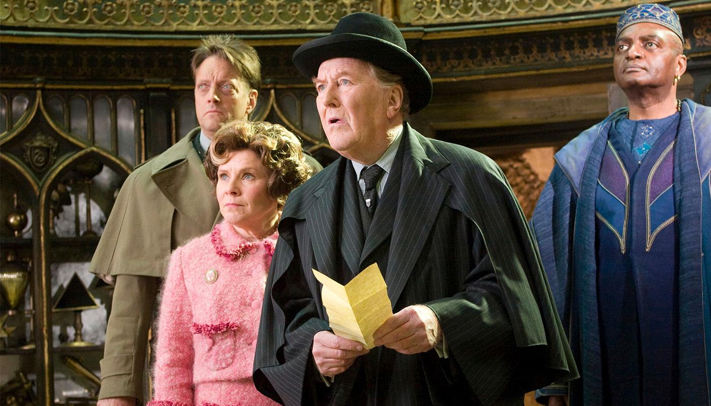 Robert Hardy spelade rollen som trolldomsminister Cornelius Fudge i fyra filmer om ”Harry Potter”.