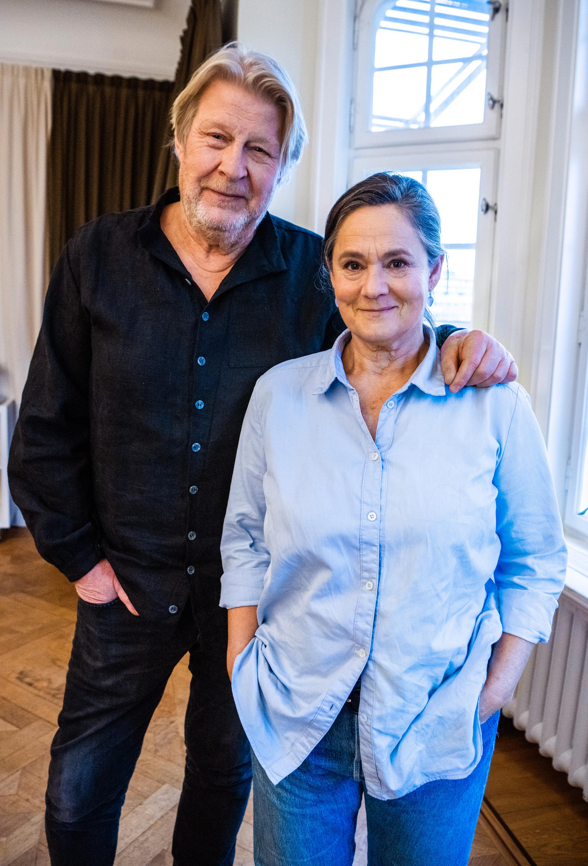 Rolf Lassgård och Pernilla August spelar huvudrollerna i "Händelser vid vatten".