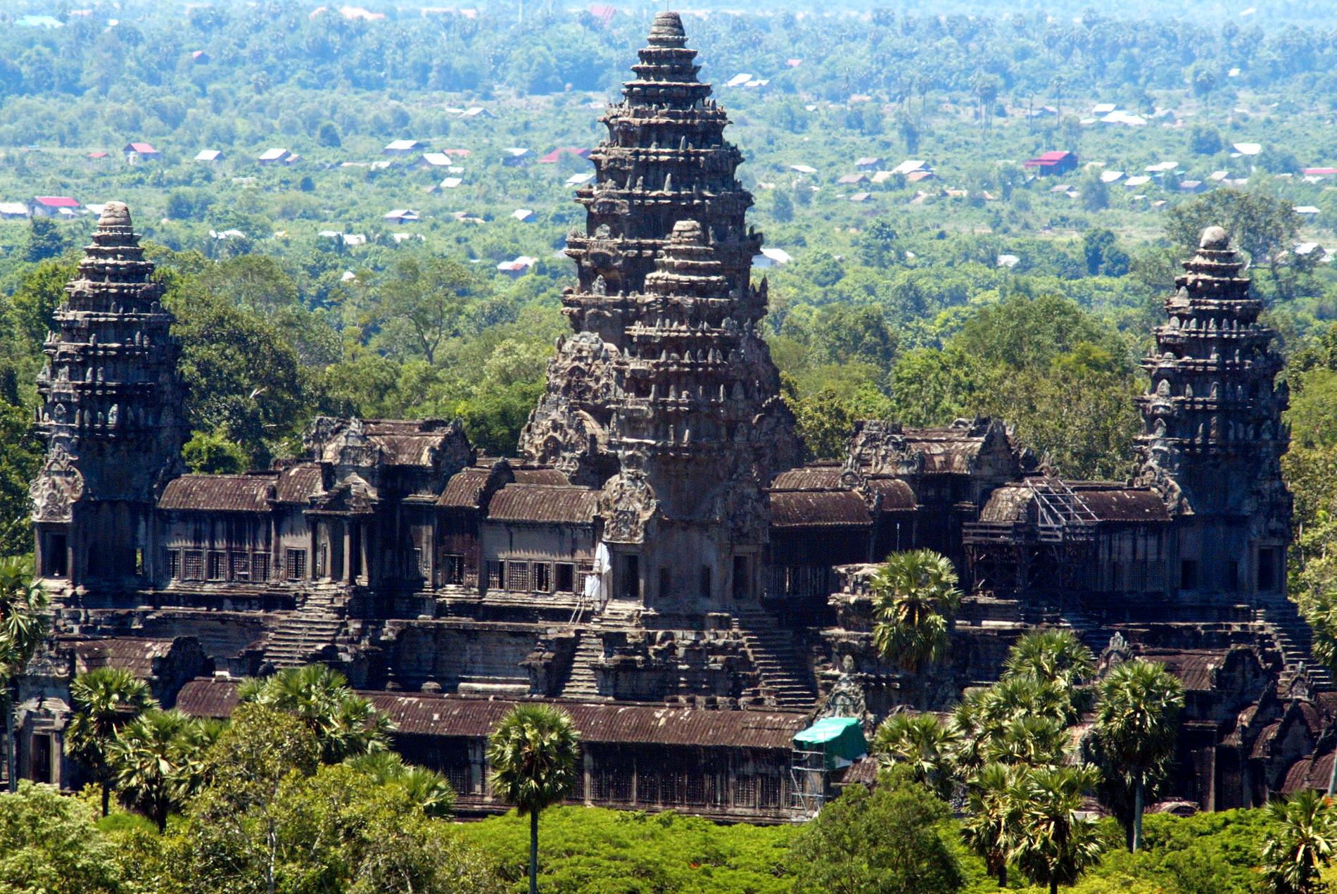 14. Siem Reap, Kambodja Siem Reap lockar turister främst på grund av närliggande tempelområdet Angkor, som är upptaget på Unescos världsarvslista. Staden själv bjuder på rikligt med nya hotell, restauranger och barer. Om du väljer att ta en drink på baren Angkor What? går en del av vinsten till Angkors barnsjukhus.
Missa inte: Soluppgång över templet Angkor Wat