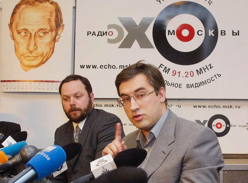 Oppositionspolitikern Vladimir Kara-Murza (till vänster), som arbetade ihop med mördade Boris Nemtsov, intensivvårdas nu i Moskva efter en kollaps. Uppgifter gör gällande att han bär spår av förgiftning och att läkarna ska ha bekräftat detta.