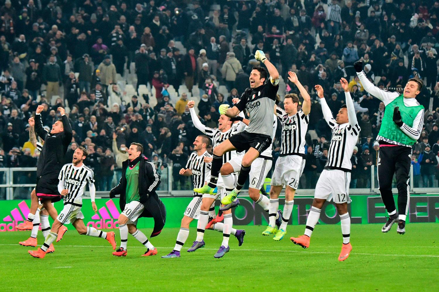 Juventus-spelarna firade ordentligt efter segern i seriefinalen.