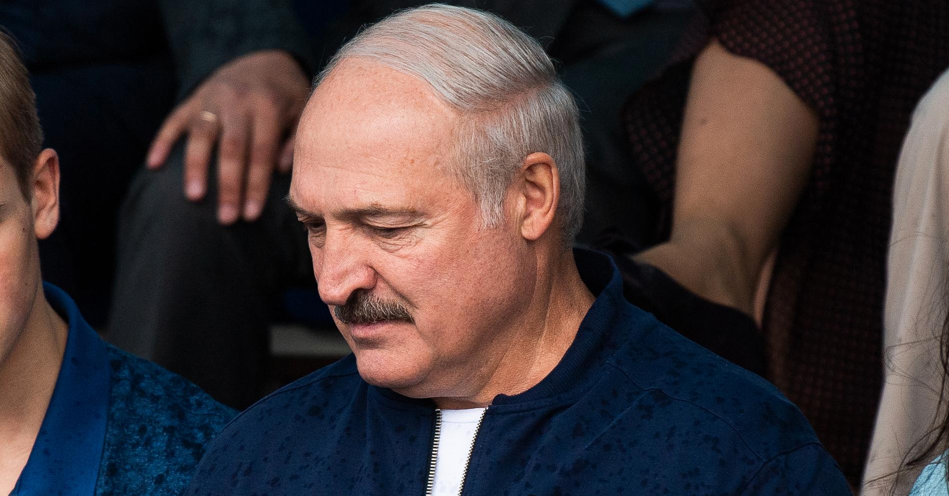Presidenten Aleksandr Lukasjenko har lösningen på coronaproblematiken.