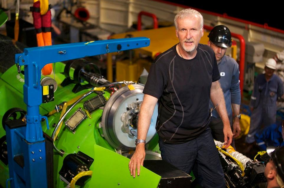James Cameron och farkosten Deepsea Challenger som ska ta honom ner till havets botten.