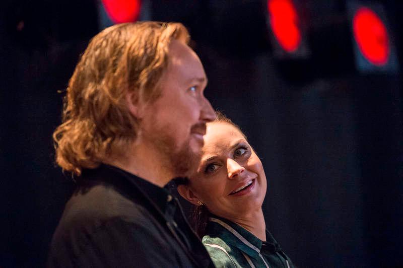 Kärlekspendlar Lars Winnerbäck och Agnes Kittelsen berättar hur de träffades i samband med en tv-inspelning i Oslo förra året. Nu pendlar paret mellan Norge och Sverige för att kunna träffas så ofta som möjligt.