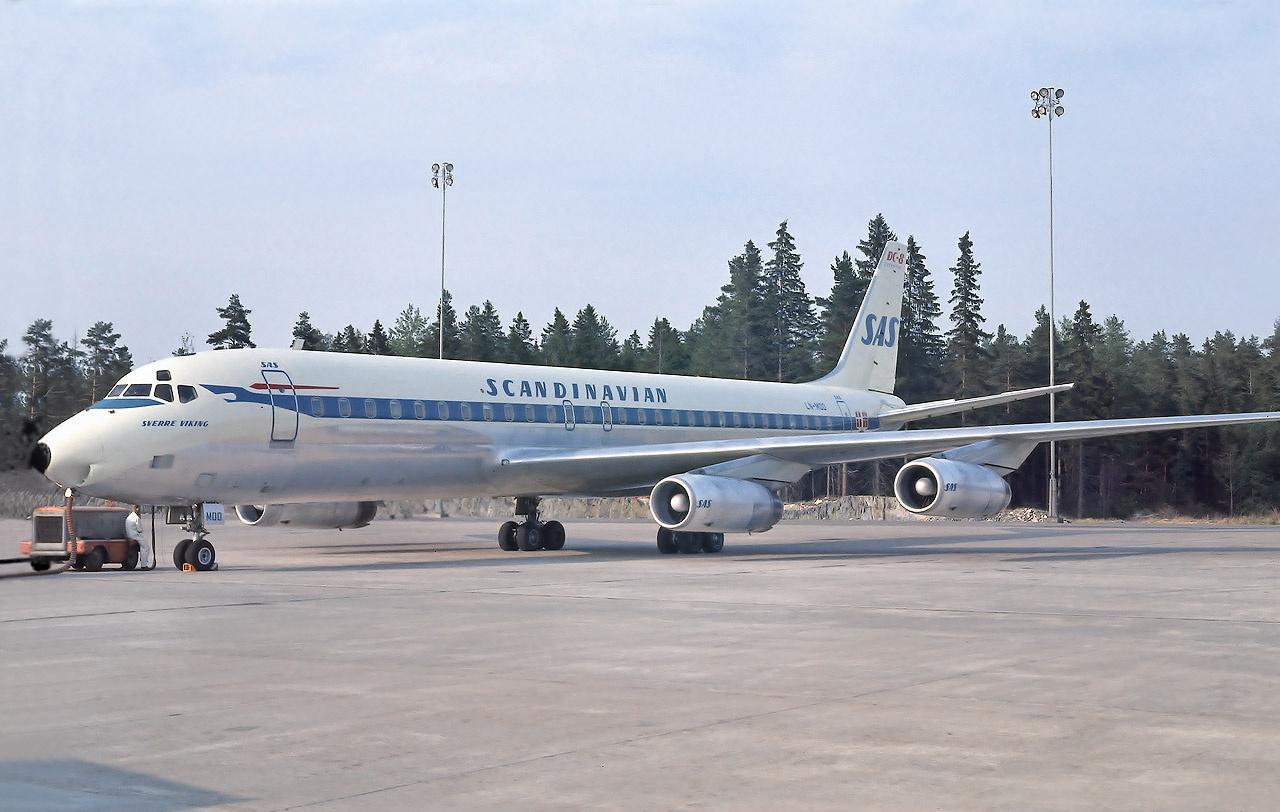 En DC-8 på Arlanda 1968.