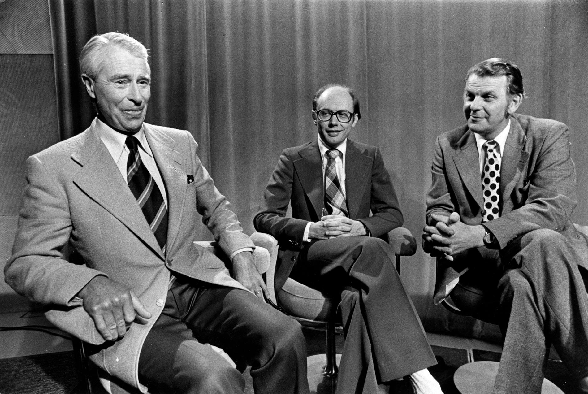 Gösta Bohman (m), Per Ahlmark (fp) och Thorbjörn Fälldin (c) väntar på valresultatet under valnatten 1976. 