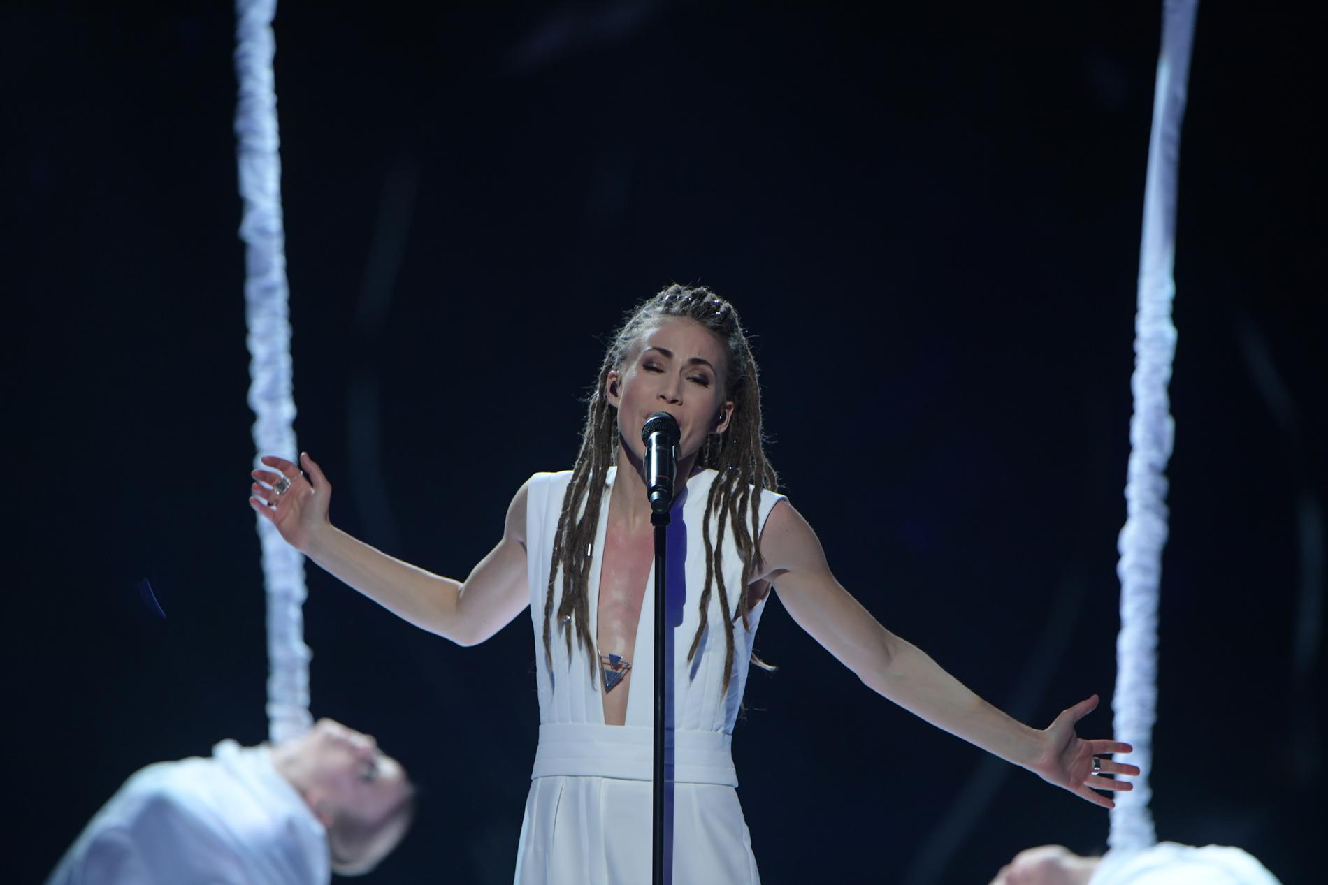 Mariette på scenen i Melodifestivalen i Malmö.