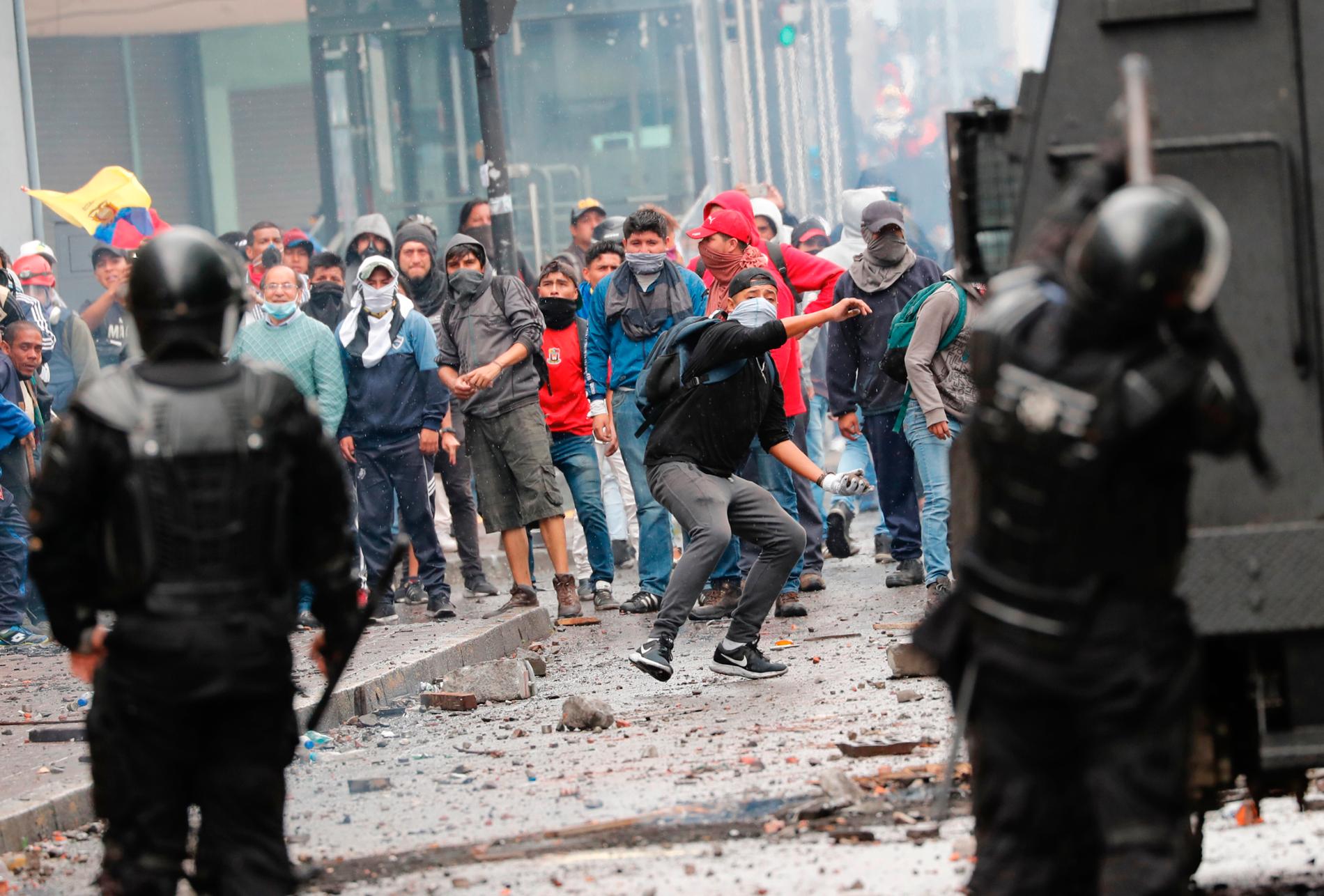 Demonstranter drabbade samman med polis i Ecuadors huvudstad Quito. Bilden är från i torsdags.