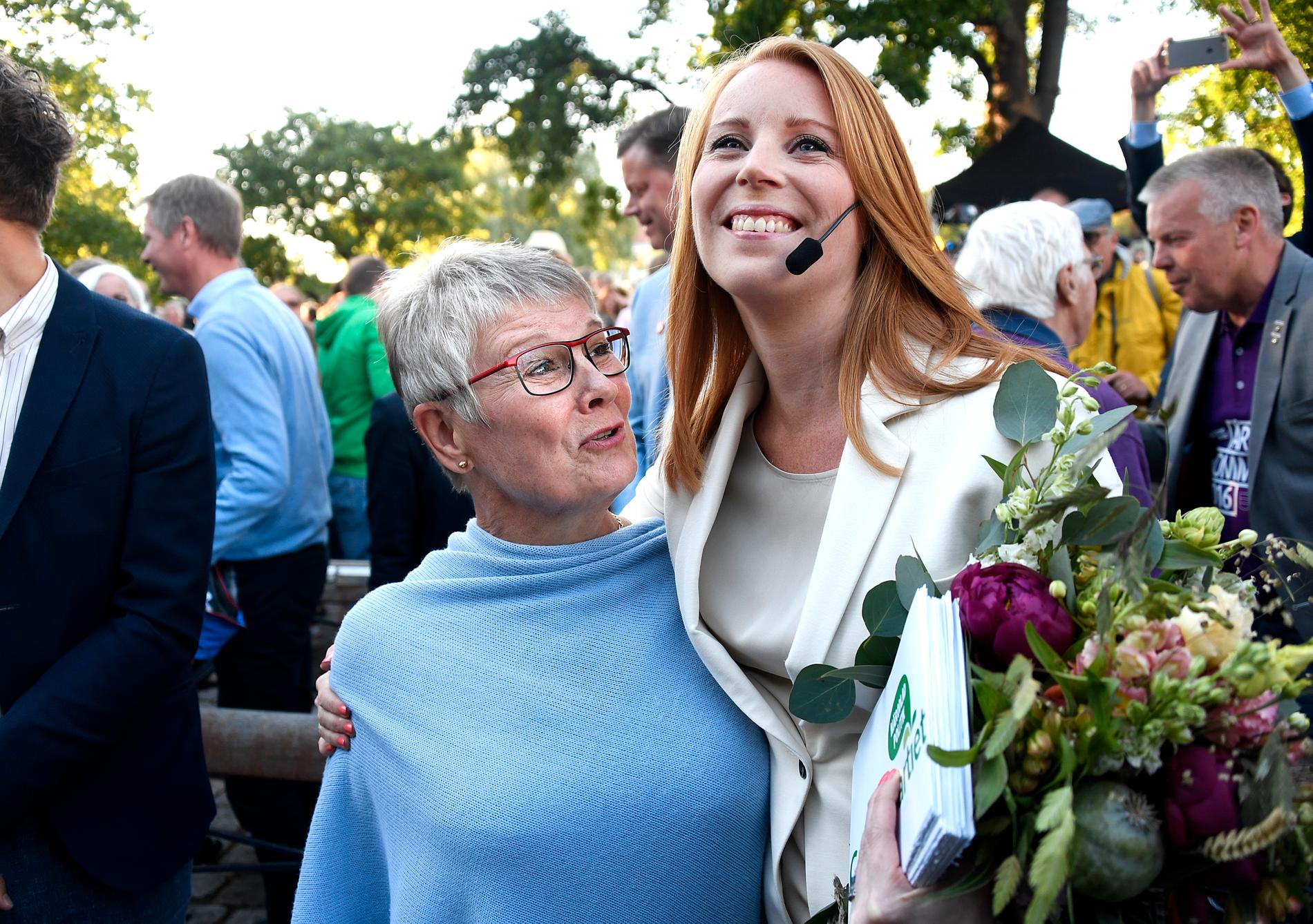 Under tisdagen höll Centerpartiets partiledare Annie Lööf tal i Almedalen. Här tillsammans med företrädaren Maud Olofsson.