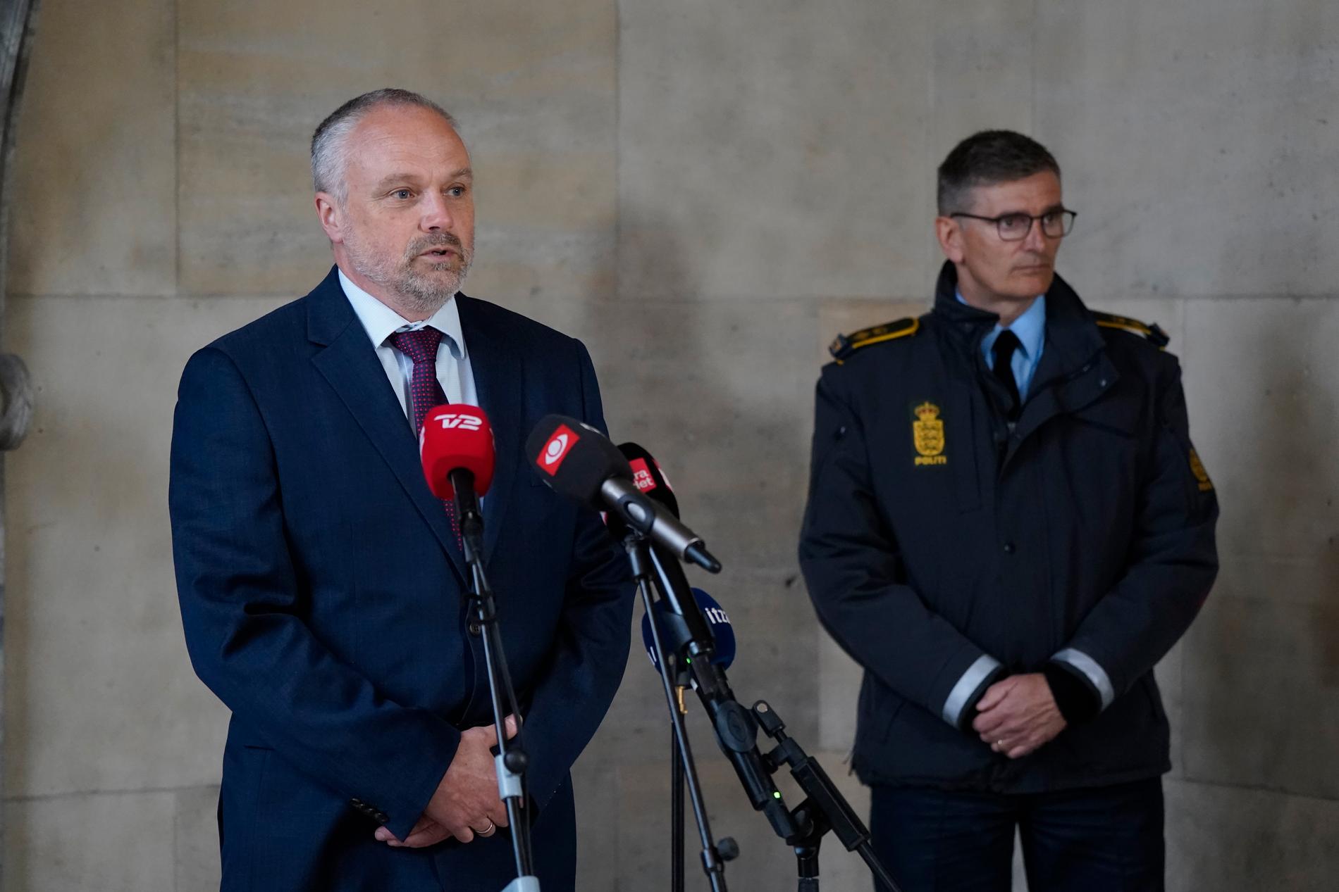 Flemming Drejer, operativ chef vid danska säkerhetspolisen PET, och chefpolisinspektör Jørgen Bergen Skov vid Köpenhamnspolisen under en pressträff på torsdagen.