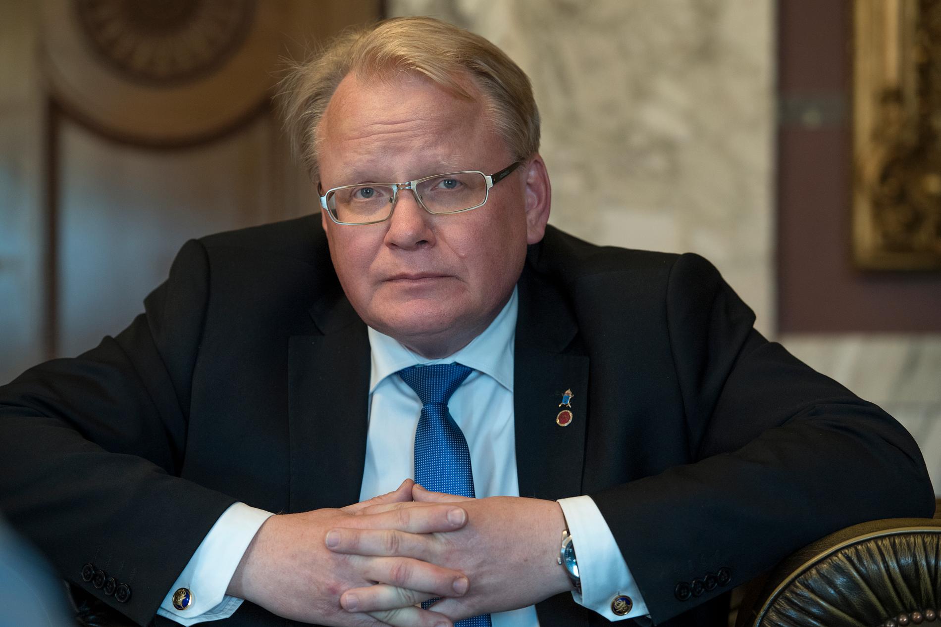 Peter Hultqvist (S) försvarsminister. 
