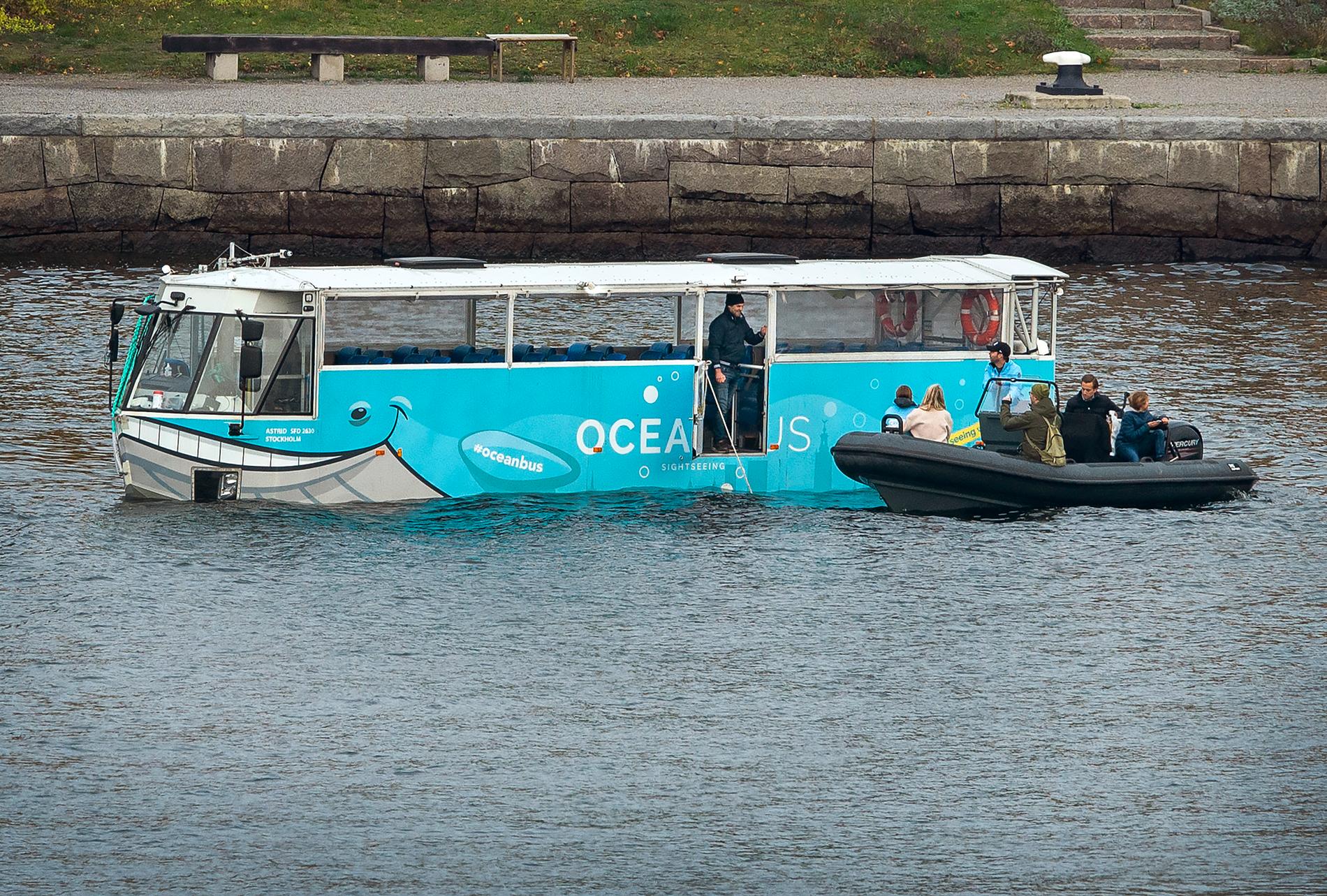 Amfibiebussen Oceanbus fick ett motorhaveri utanför Kastellholmen och passagerarna evakuerades med gummibåtar.