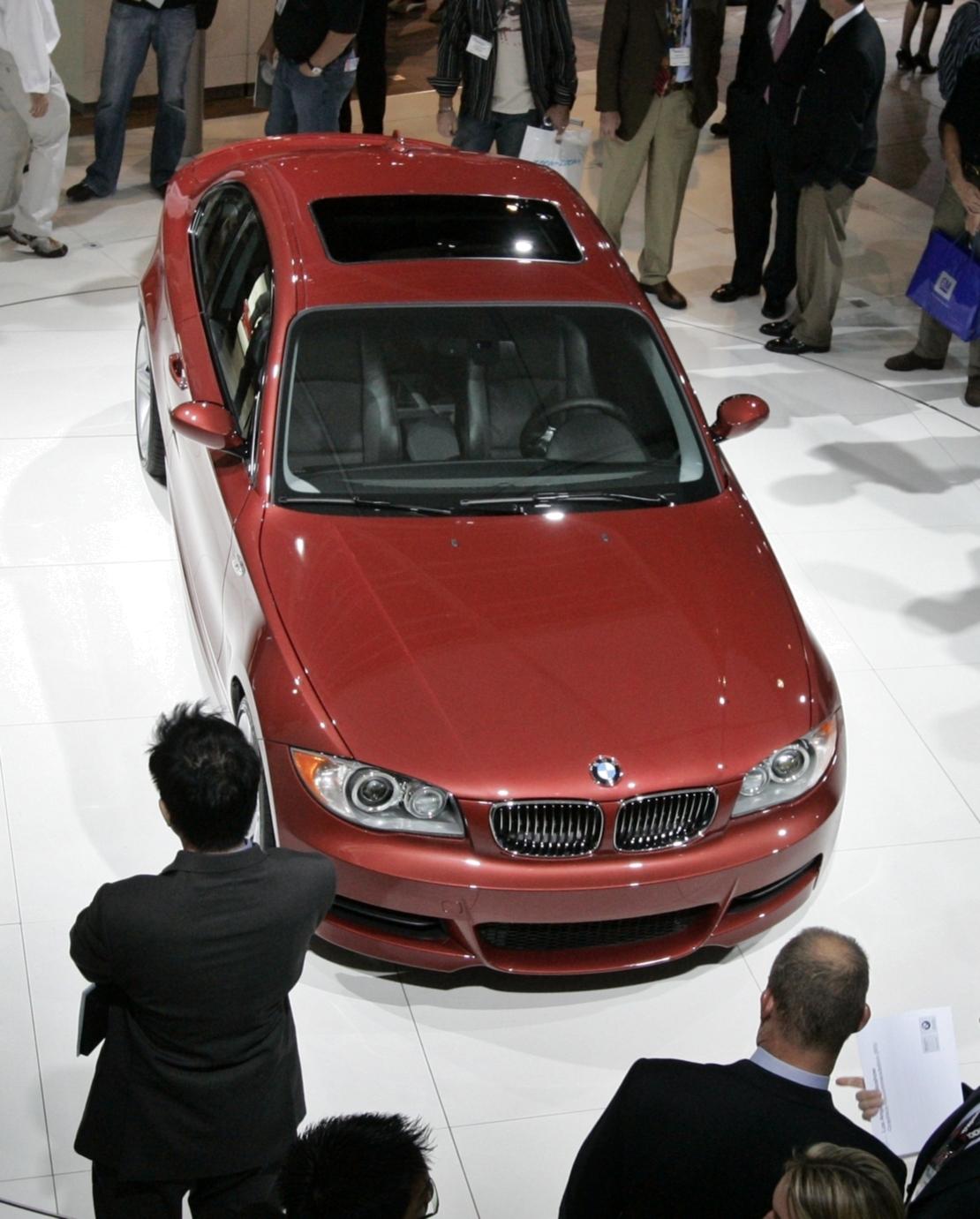 BMW satsar också på tre cylindrar. 1-serien kommer att få den nya motorn 2011, men BMW säger samtidigt att man inte tänker tumma på prestanda.