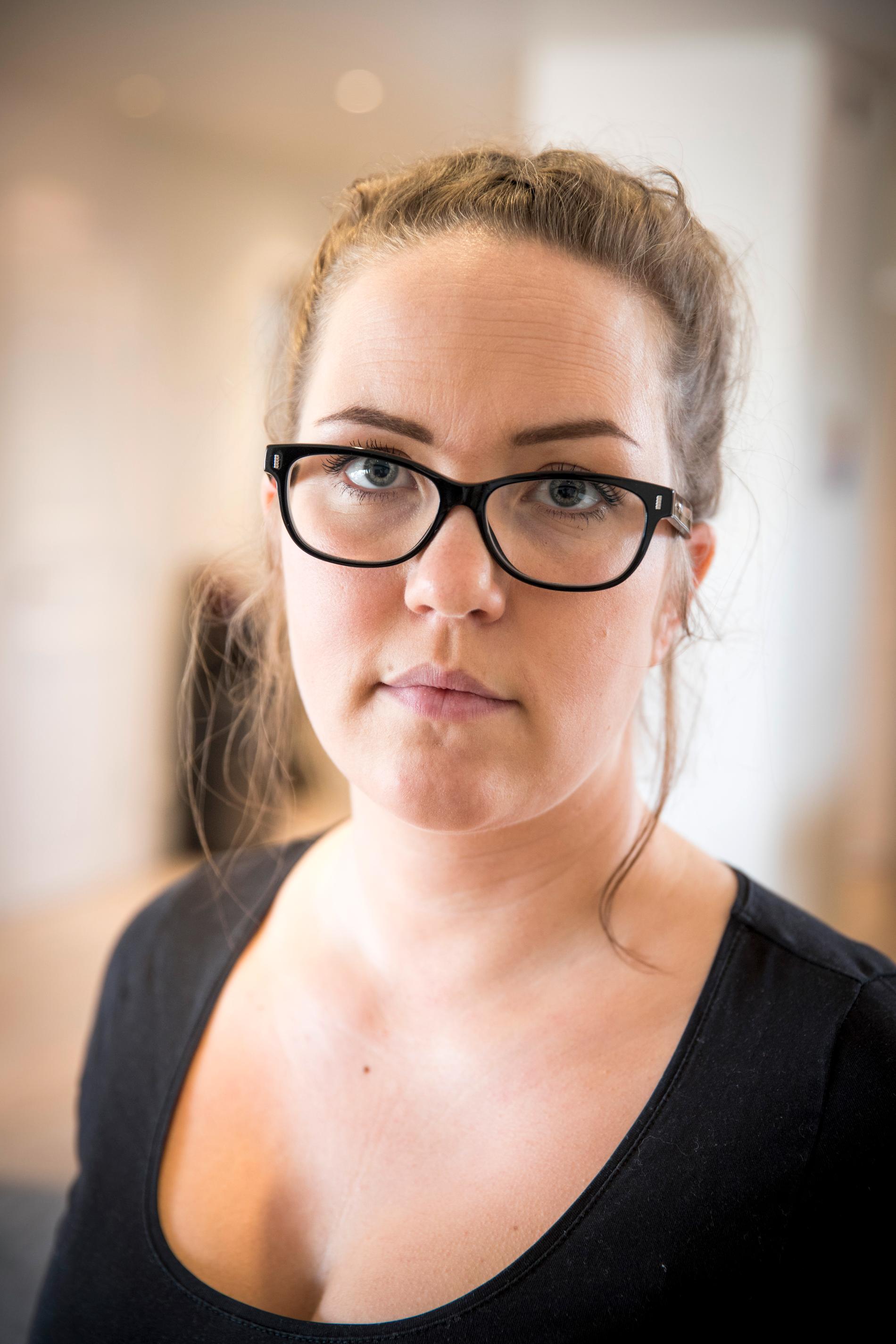 ”Jag vet inte hur många vaginala och anala utredningar jag gått på där de sagt att "du är hel, du är hel, du är hel", säger Catja Karlberg, 32.