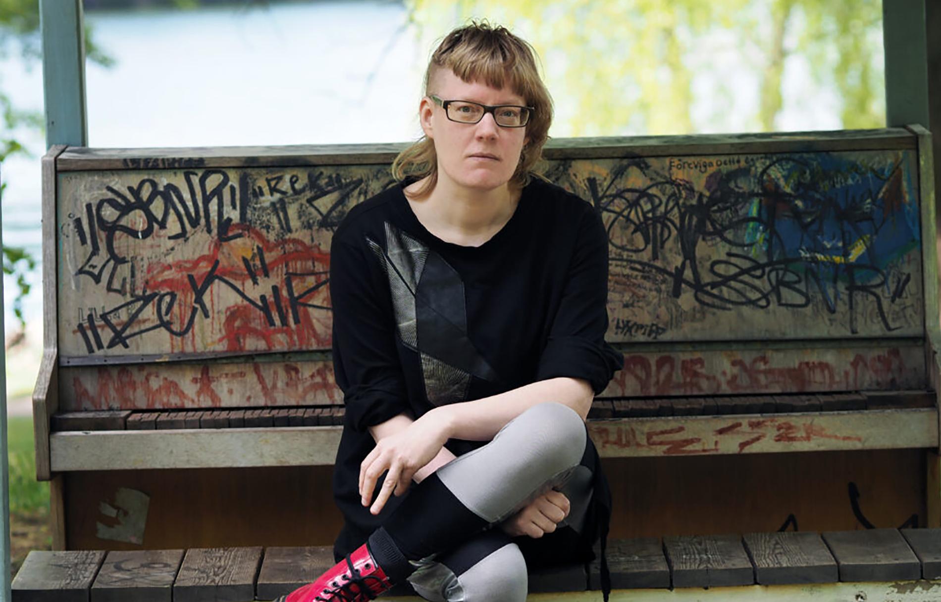 Helena Österlund har kommit med uppföljaren till den hyllade romanen ”Min sårbara kropp”.