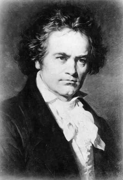 8. Beethoven hade en okänd kärlek som han kallade för sin ”Odödliga älskade” I ett långt brev som han författade i Wien 1812 skrev han bland annat så här: ”Ah, var jag än är, så är du med mig. Jag kommer att ordna det mellan dig och mig så att jag kan leva med dig. Vilket liv!!!! Jag gråter när jag tänker på att du nog inte får detta första brev från mig förrän på lördag. (…) Jag ligger fortfarande i sängen, mina tankar går till dig, min odödliga älskade, då och då upprymt, sedan sorgset, väntar jag på att ödet ska höra oss. Jag kan bara leva fullt ut med dig eller inte leva alls. Ja, jag är beslutsam i att jag ska vandra så långt från dig tills jag kan flyga till din famn och säga att jag verkligen är hemma hos dig, och jag kan skicka dig min själ inslagen i andarnas värld. Ja, olyckligt nog måste det bli så. Du kommer att bli mer övertygad om min trohet till dig. Ingen annan kan någonsin äga mitt hjärta. Någonsin. Någonsin. Åh, Gud, varför måste man vara frånskild från den man älskar.”