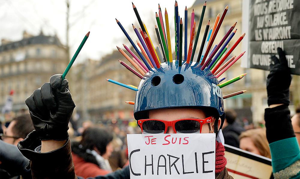 taggad manifestation  En av miljontals deltagare i manifestationen mot terrorvåldet i Paris i söndags. Foto: AP