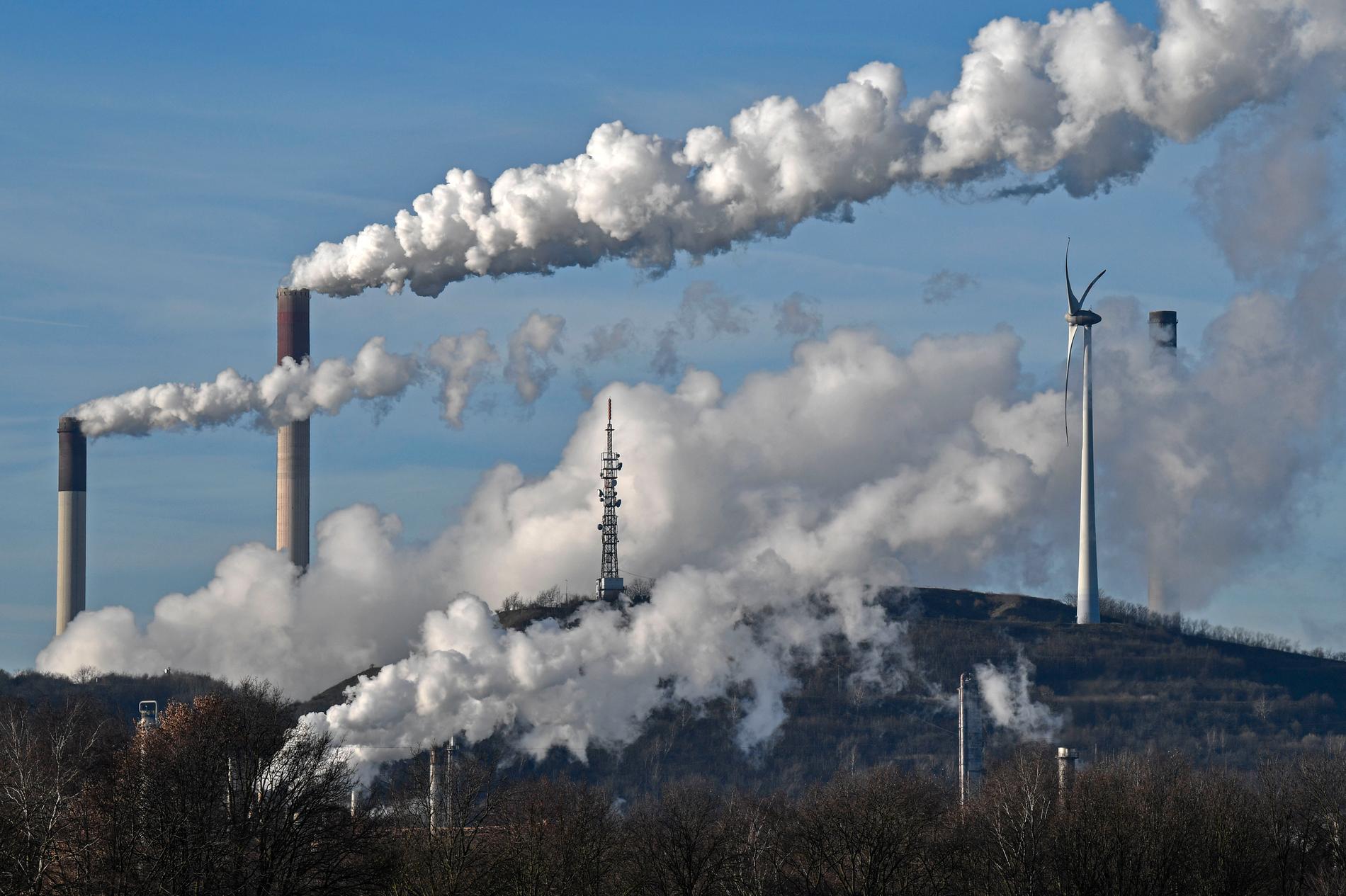Utsläpp av koldioxid via förbränning av fossila bränslen är den viktigaste orsaken till klimatets nuvarande förändring. Arkivbild från Tyskland.