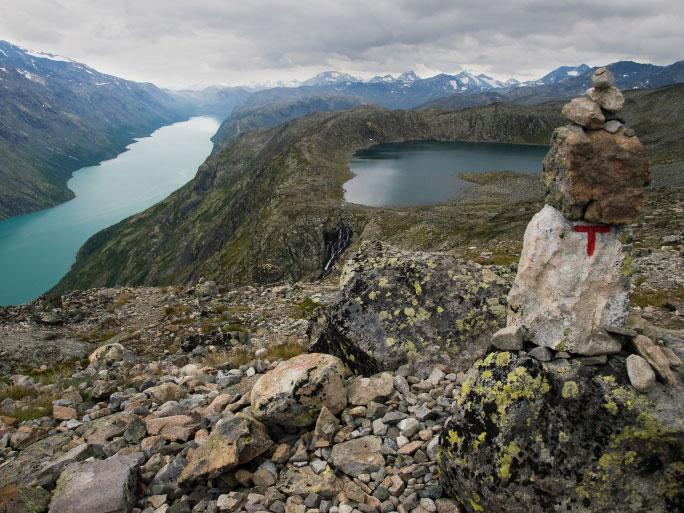 Besseggen, Norge 40 000 besökare om året har inte fel – den något ansträngande klättringen längs vandringsleden ger sin belöning.