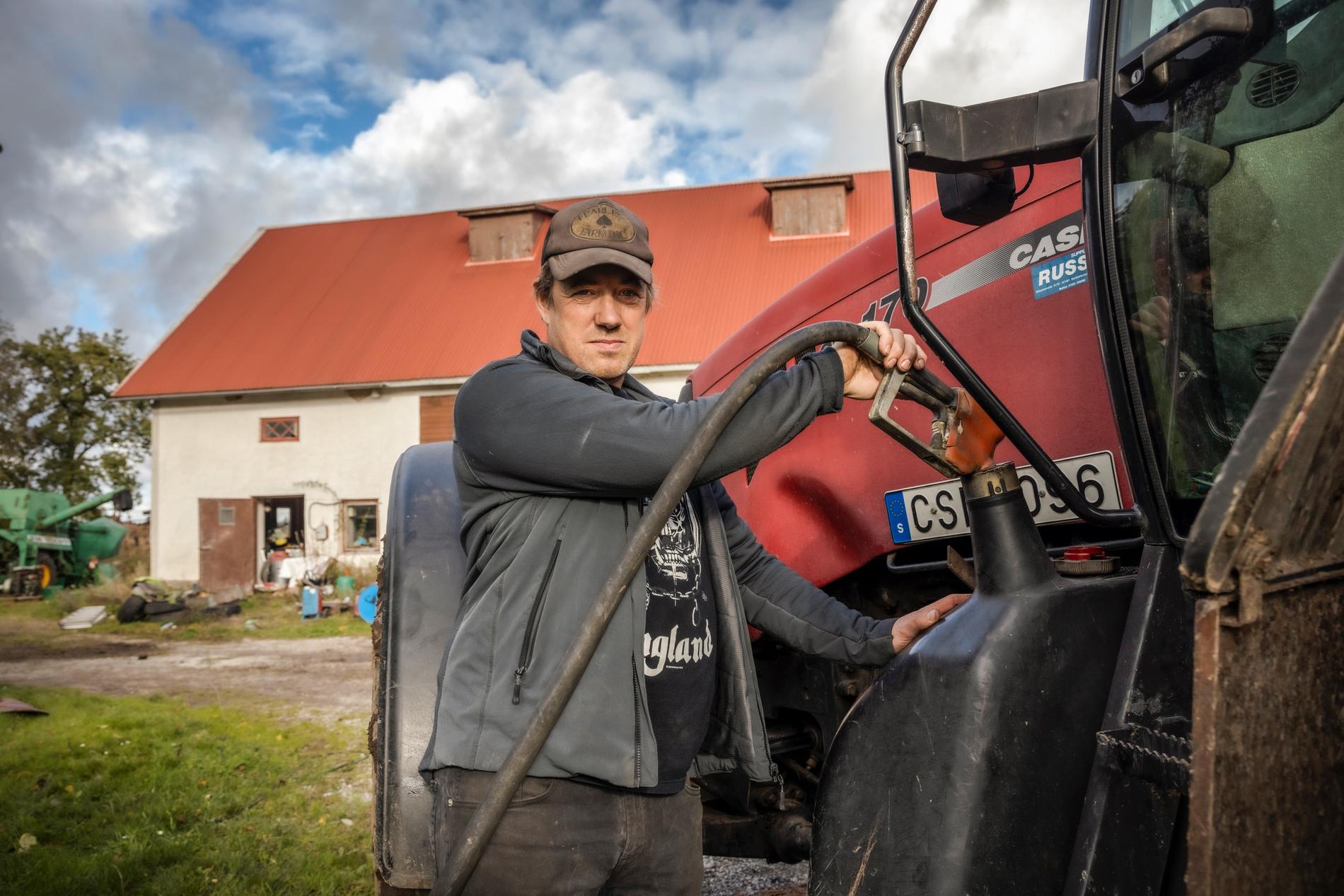 Jan-Ola Jonsson använder dagligen diesel till en mängd sysslor på sina två gårdar.
