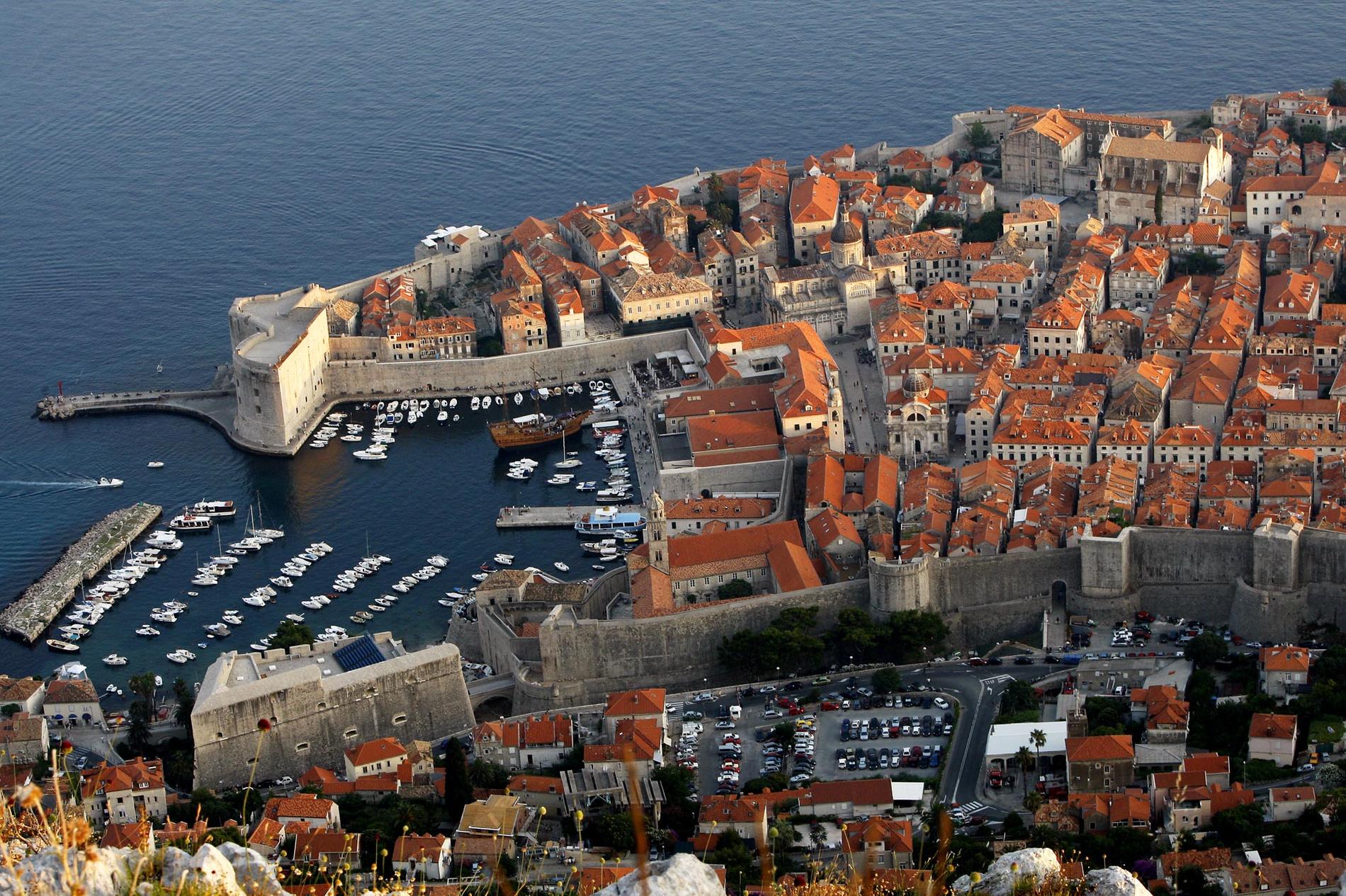Vackra Dubrovnik är ett av Kroatiens populäraste resmål för turister.