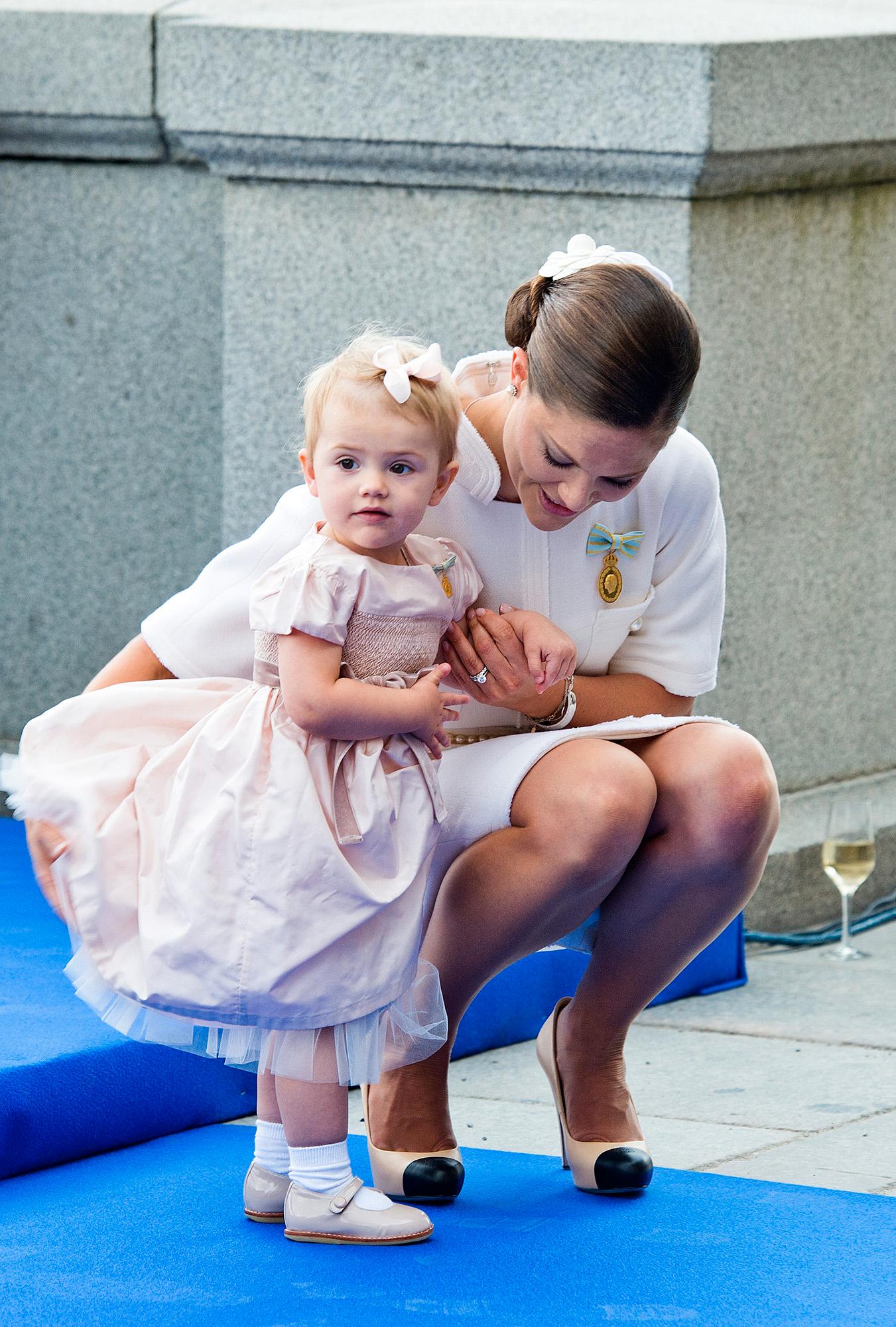 När morfar Carl XVI Gustaf firade 40 år på tronen i september 2013 matchade mor och dotter varandra i puderrosa från topp till tå.