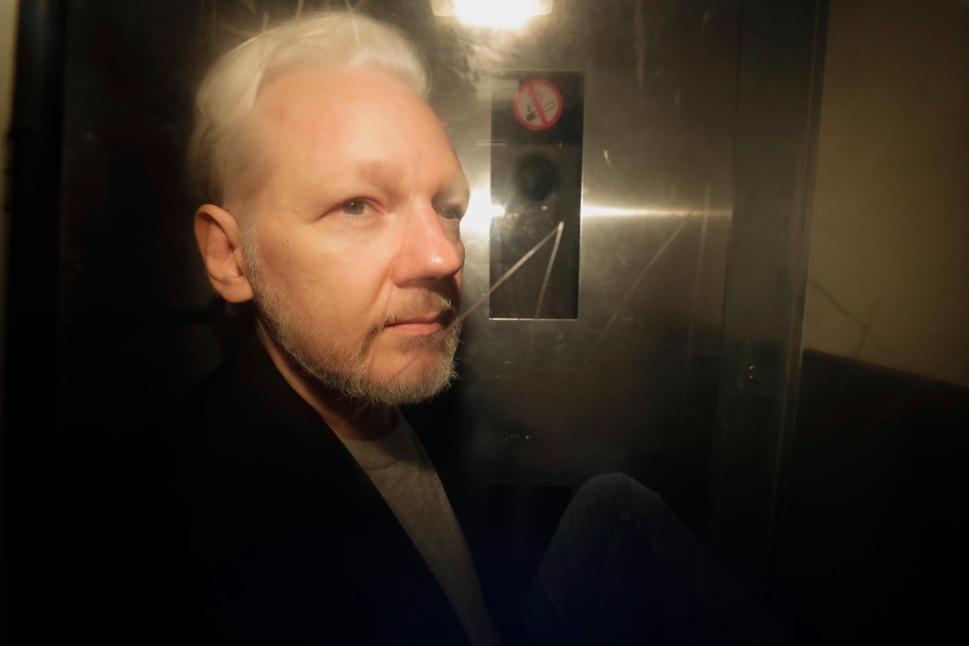 Julian Assange har anklagats för våldtäkter i Sverige.