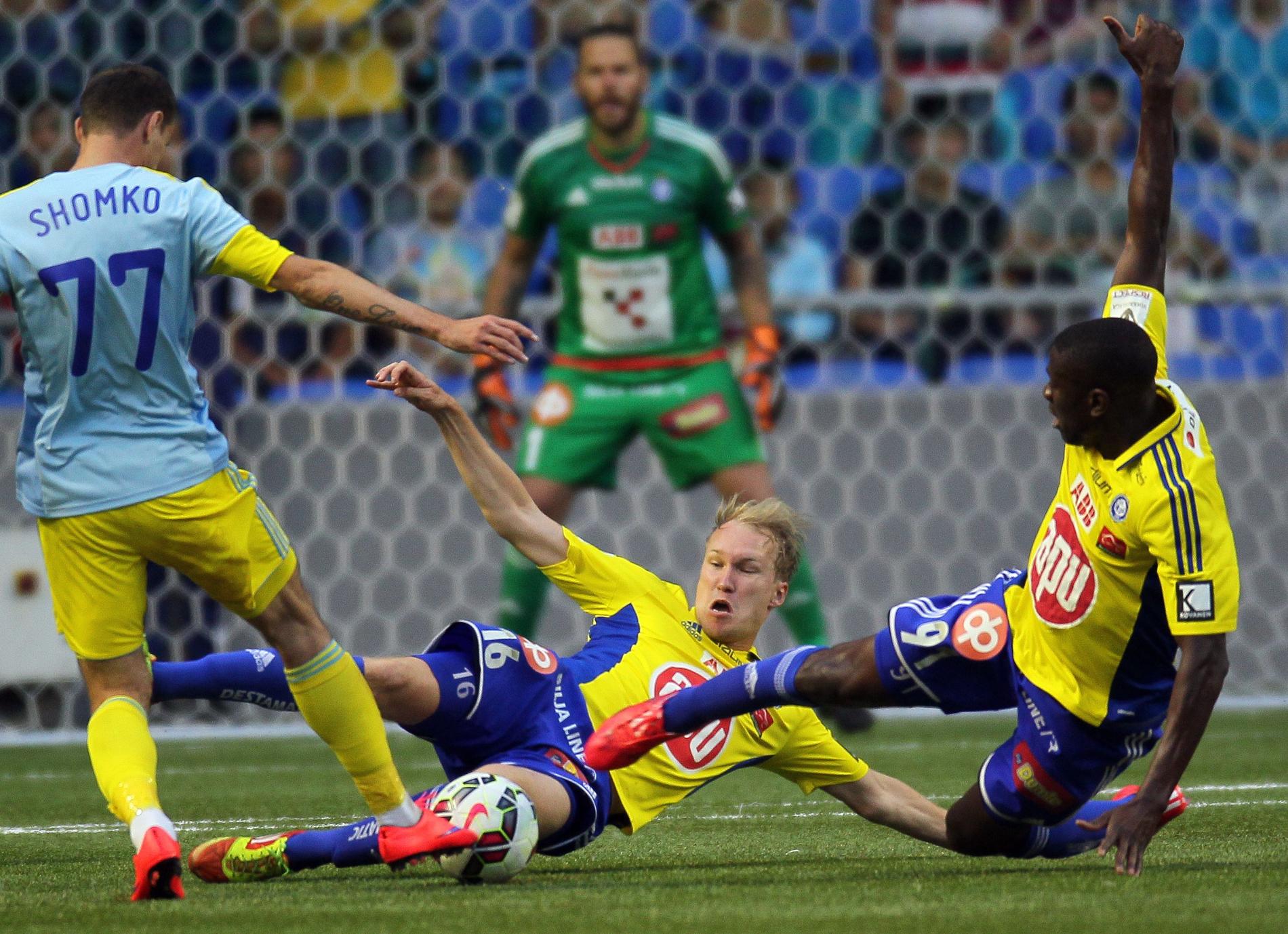 HJK såg ut att ta sig till playoff i Champions League-kvalet när Astana gjorde 4-3 i 93:e minuten.