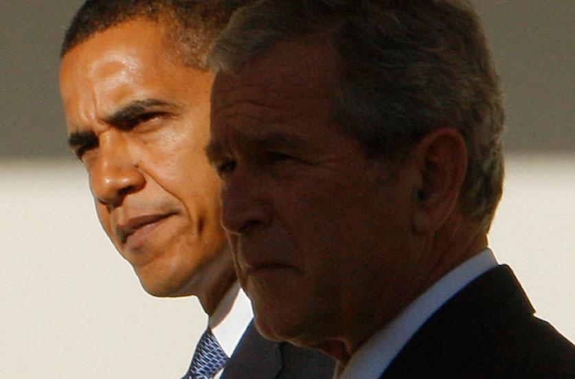 Barack Obama och sin företrädare på presidentposten, George W Bush.