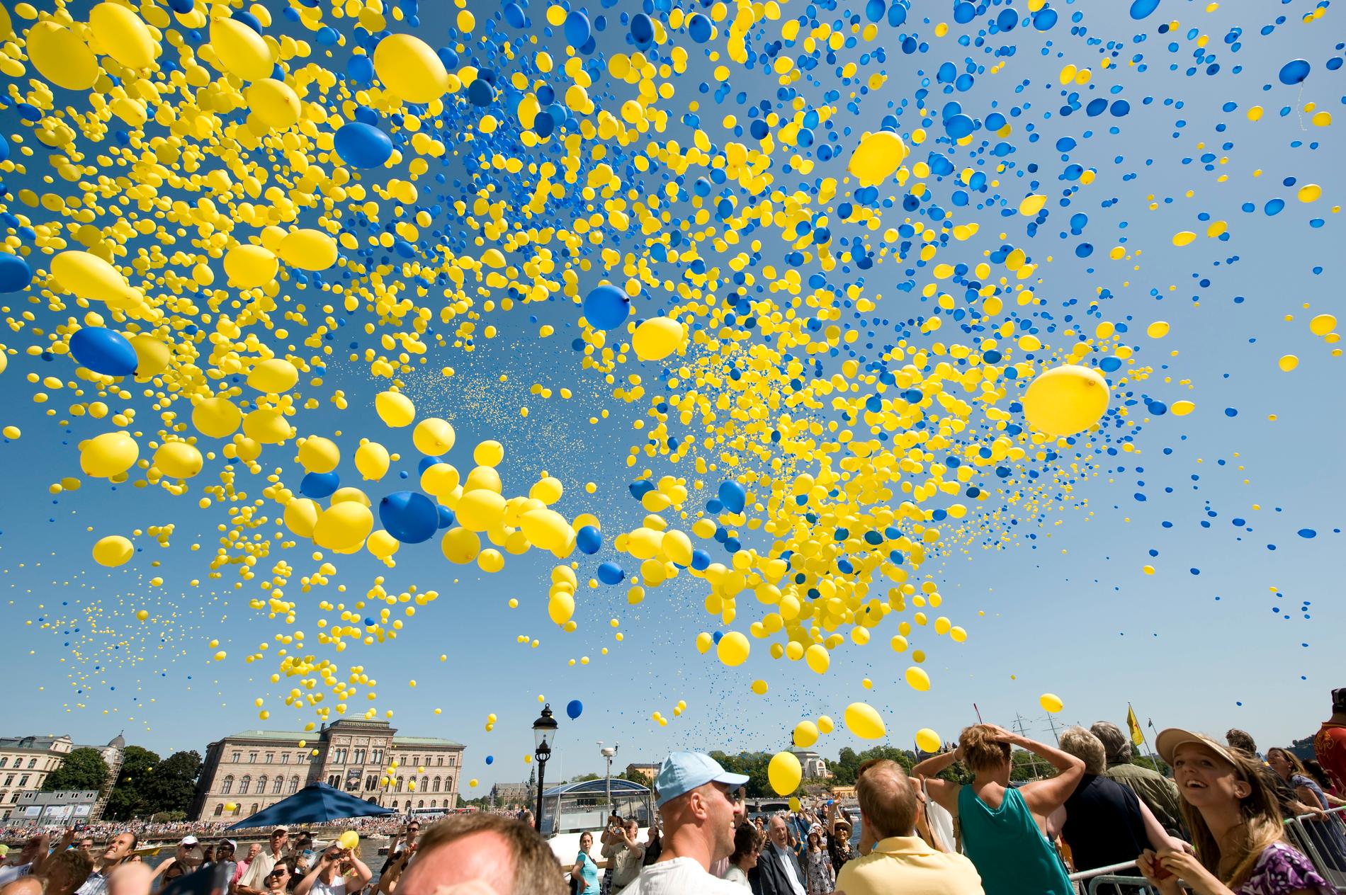 Under nationaldagen 2008 släpptes 50 000 ballonger på Skeppsbron i Stockholm. Bilden är en arkivbild.