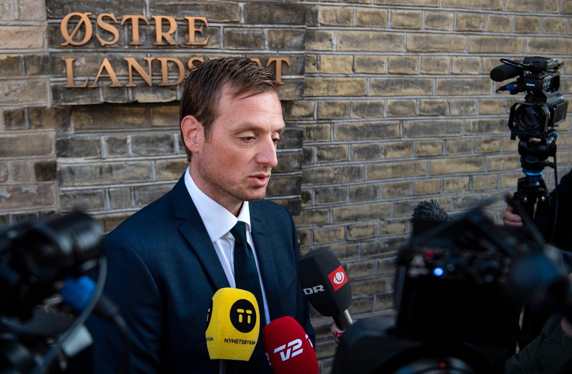 Åklagaren Kristian Kirk Petersen på väg till Østre landsret i samband med rättegångsstarten mot morddömde Peter Madsen förra veckan.